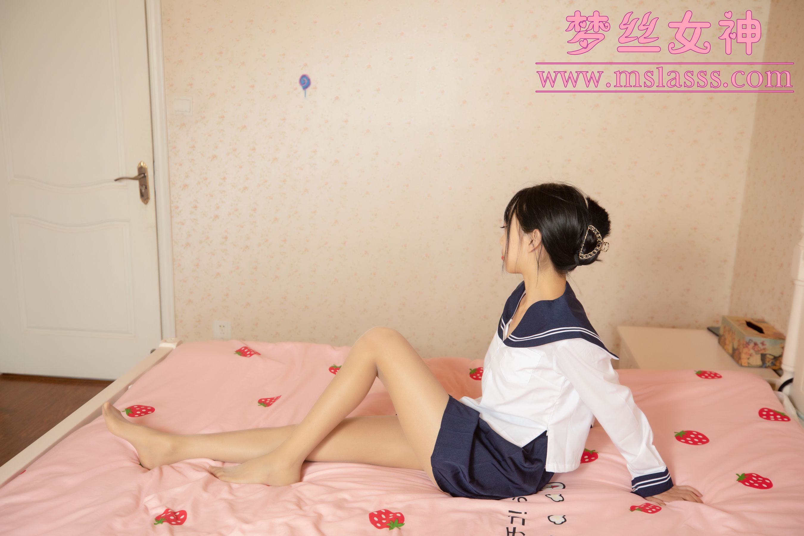 [梦丝女神MSLASS] 凌凌 靴下黑丝BY肉丝