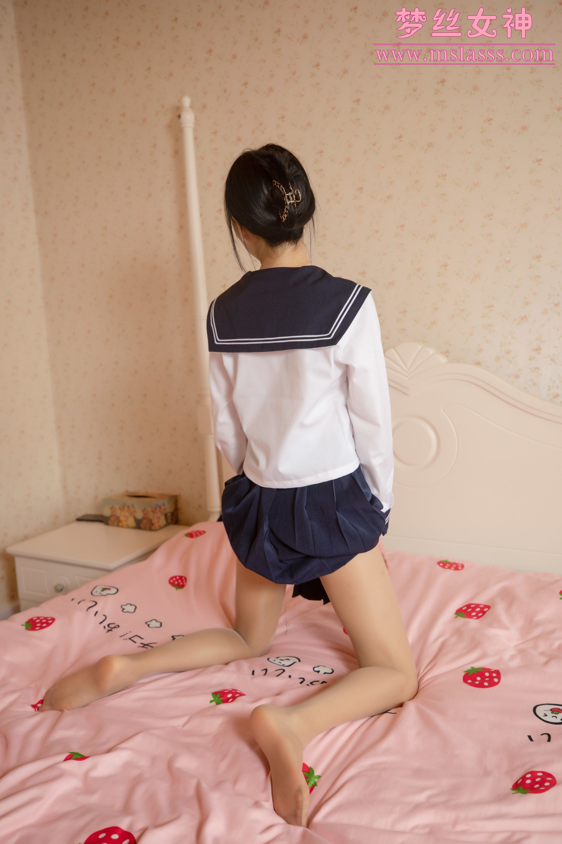 [梦丝女神MSLASS] 凌凌 靴下黑丝BY肉丝