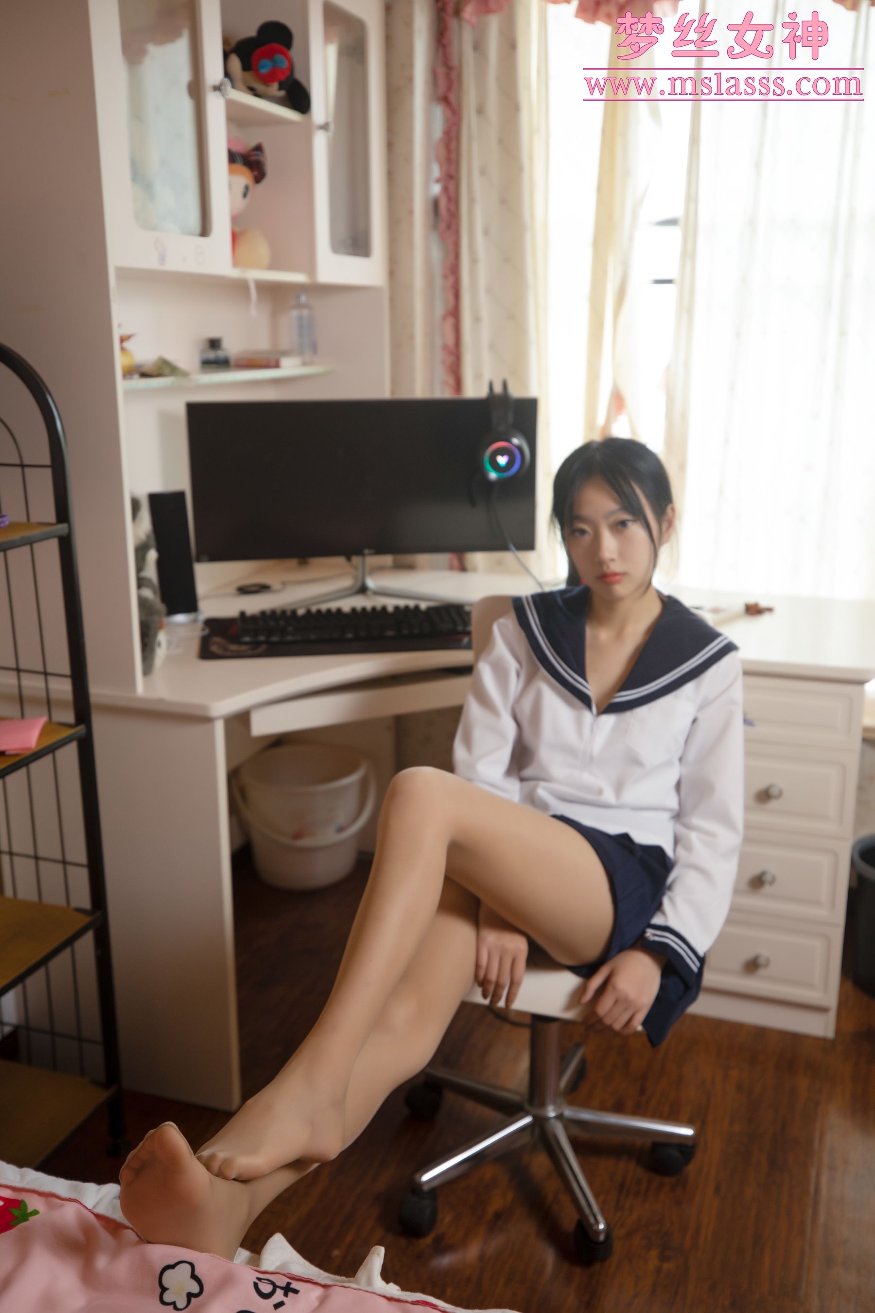 [梦丝女神MSLASS] 凌凌 靴下黑丝BY肉丝