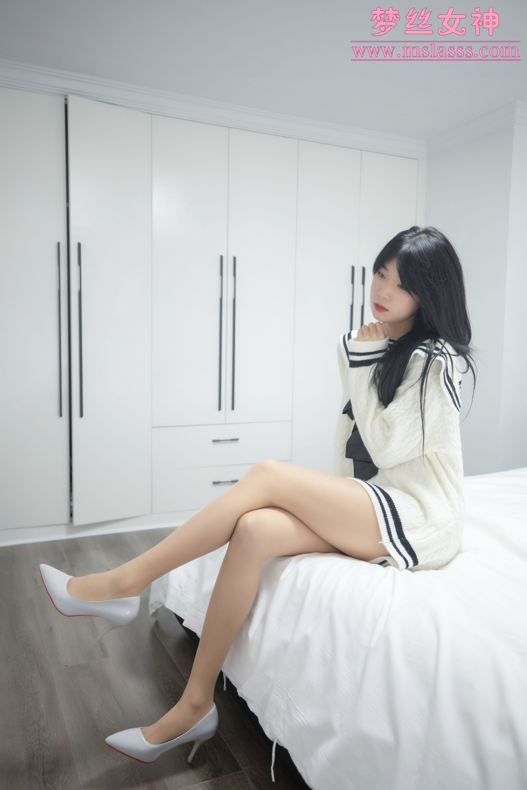 [梦丝女神MSLASS] 韩飞儿 白衣大长腿