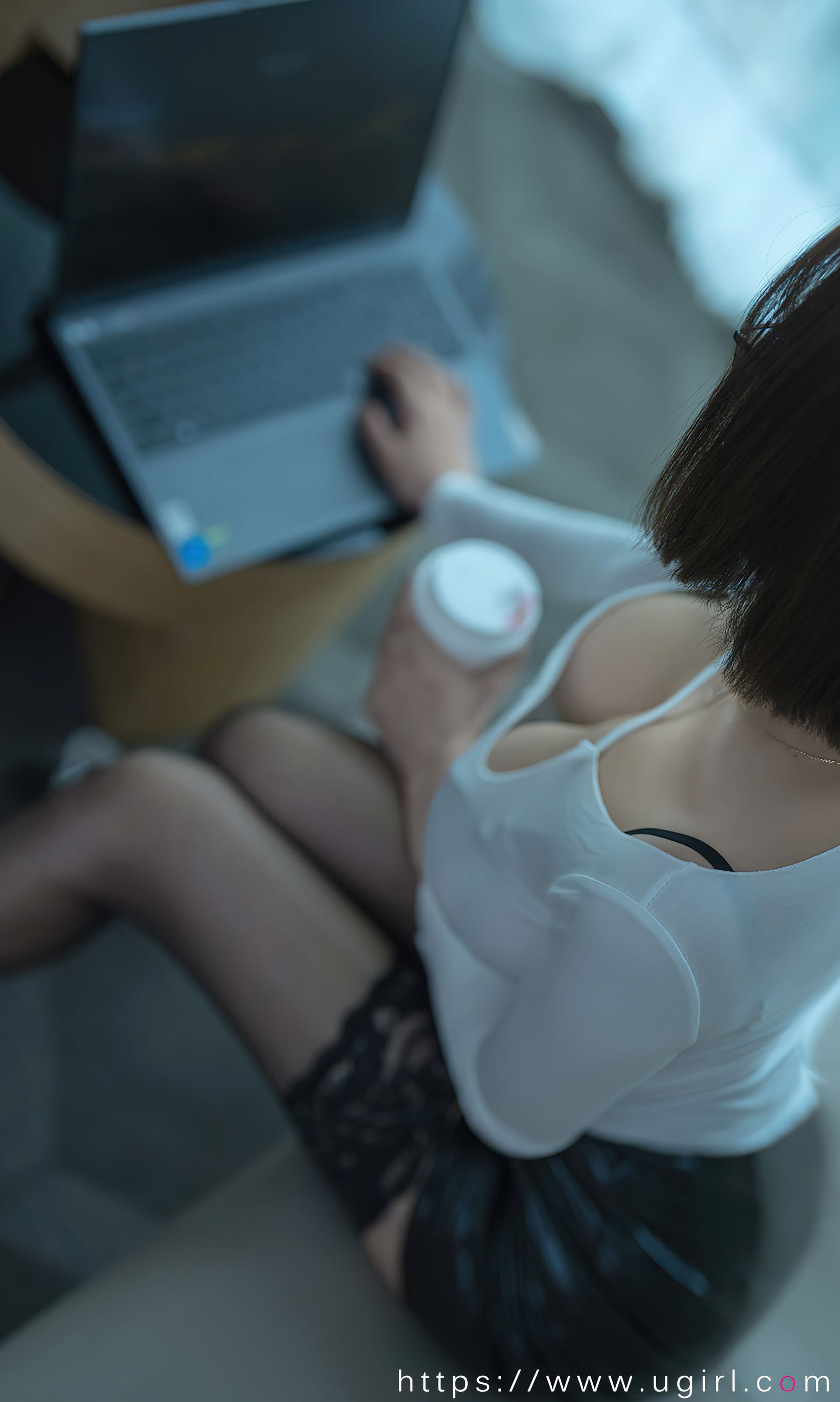 [爱尤物Ugirls] No.2389 果儿Victoria 情迷女上司