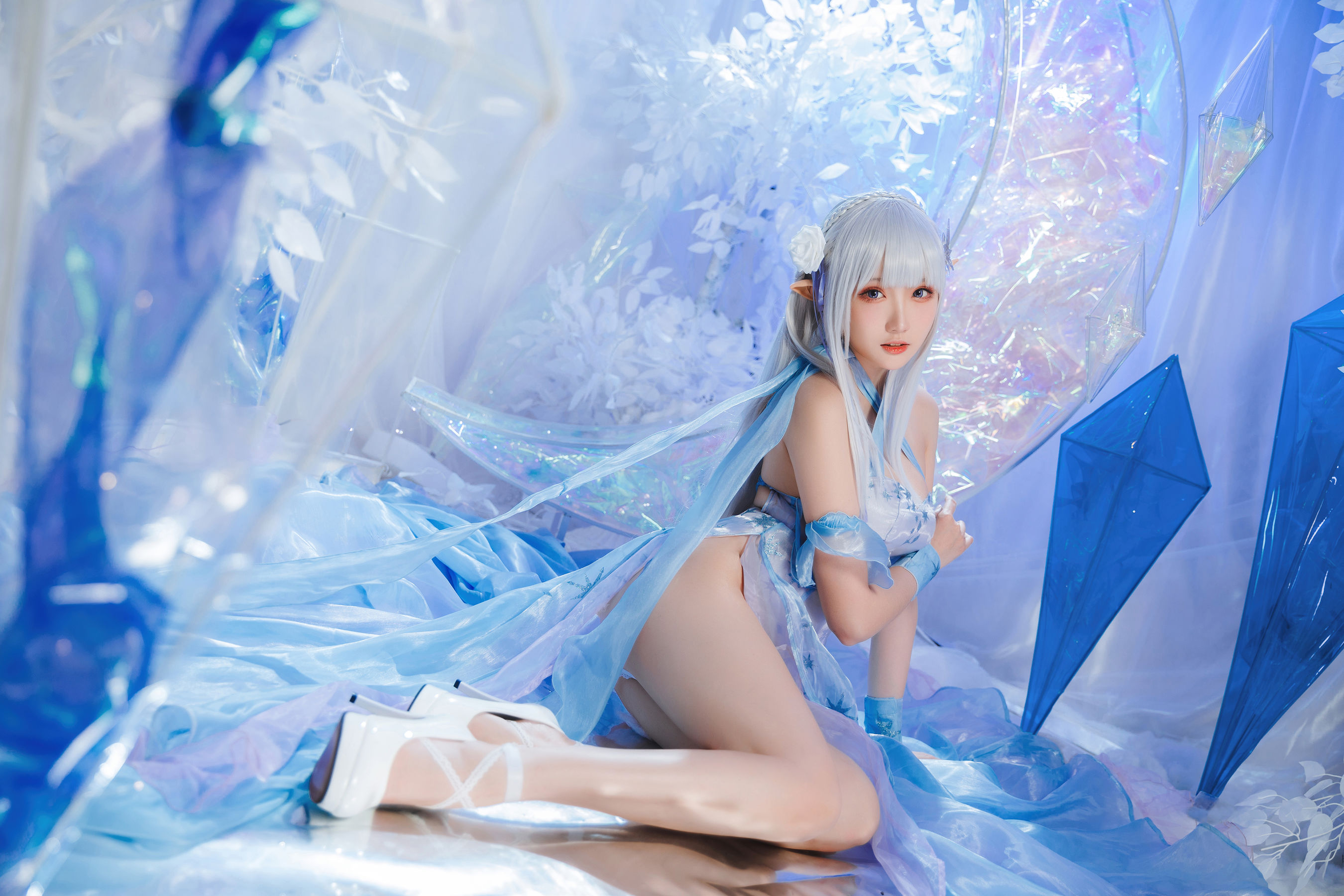 [福利COS] Coser瓜希酱福利 - 爱蜜莉雅 水晶礼服
