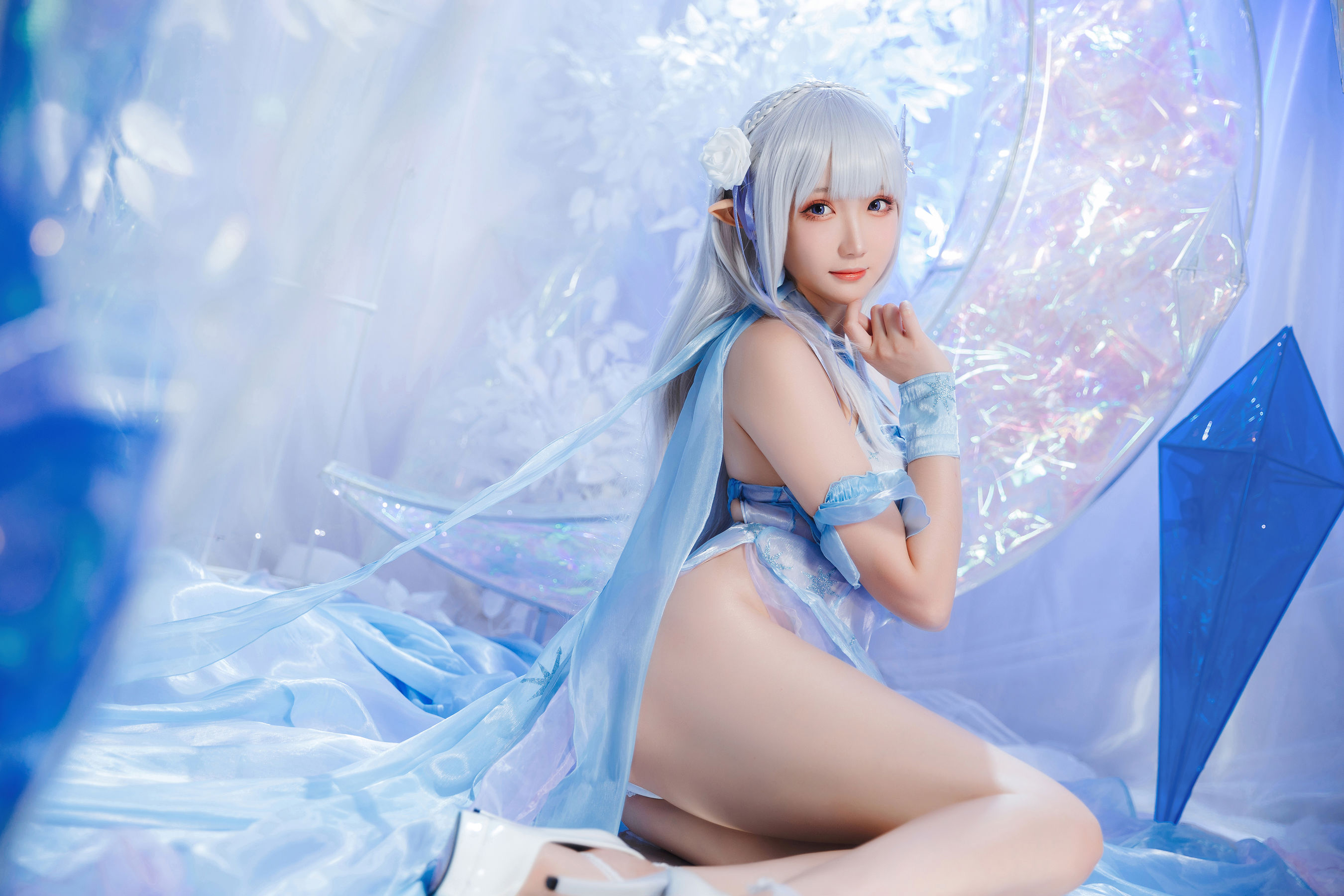 [福利COS] Coser瓜希酱福利 - 爱蜜莉雅 水晶礼服