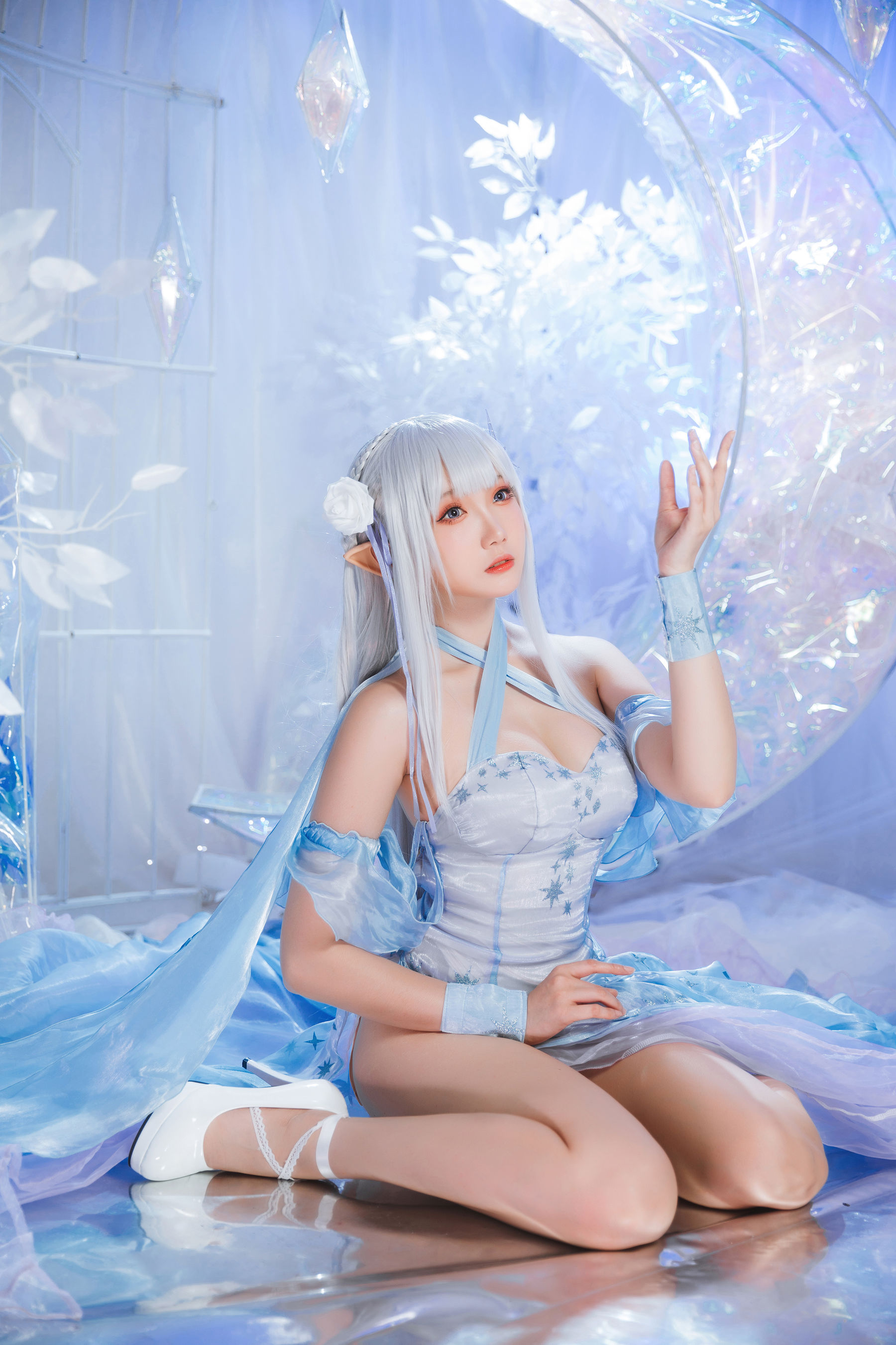 [福利COS] Coser瓜希酱福利 - 爱蜜莉雅 水晶礼服