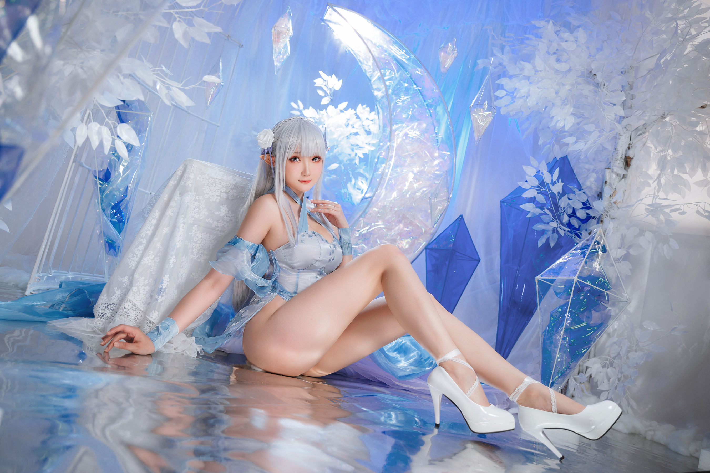 [福利COS] Coser瓜希酱福利 - 爱蜜莉雅 水晶礼服