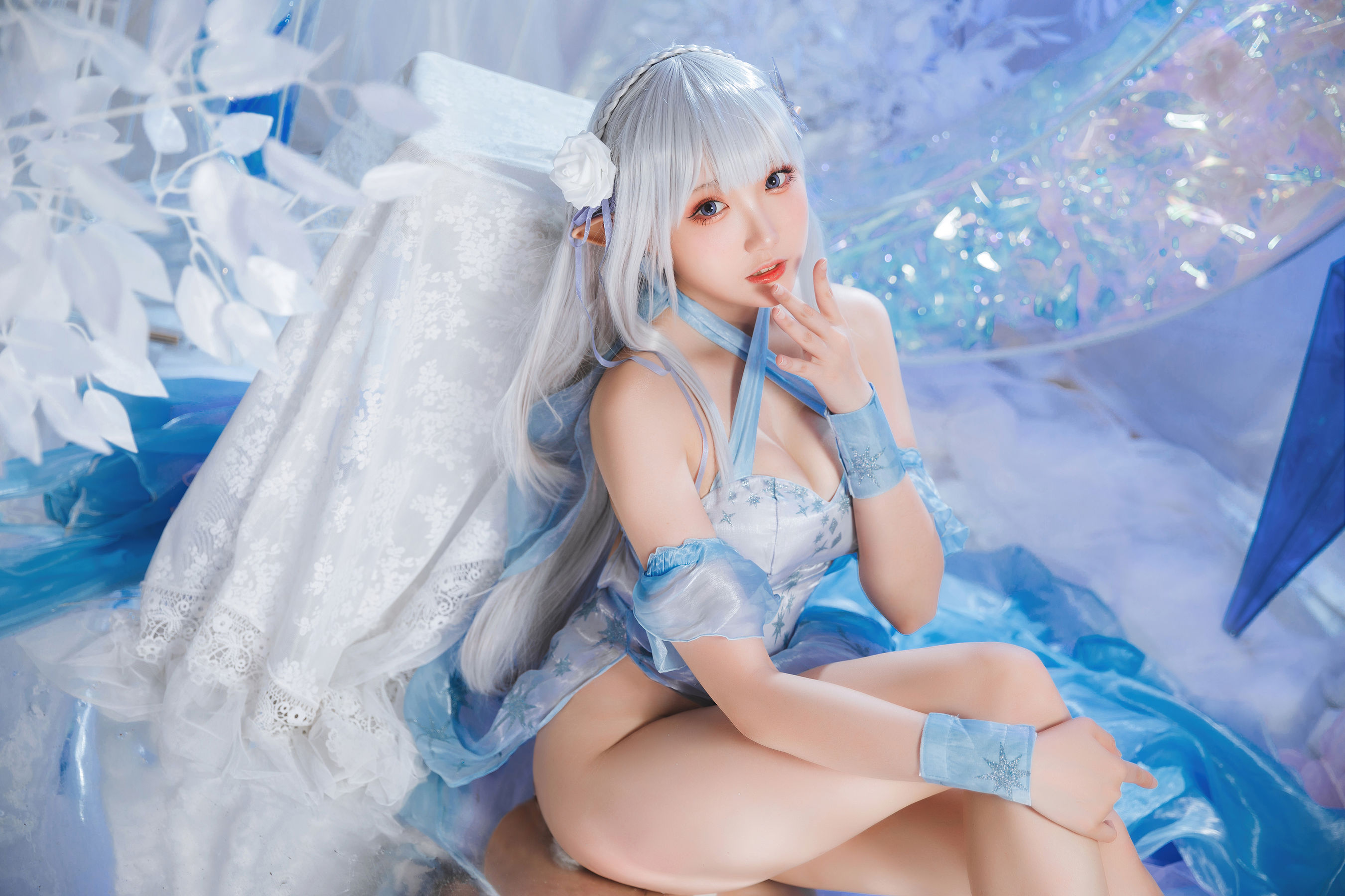 [福利COS] Coser瓜希酱福利 - 爱蜜莉雅 水晶礼服