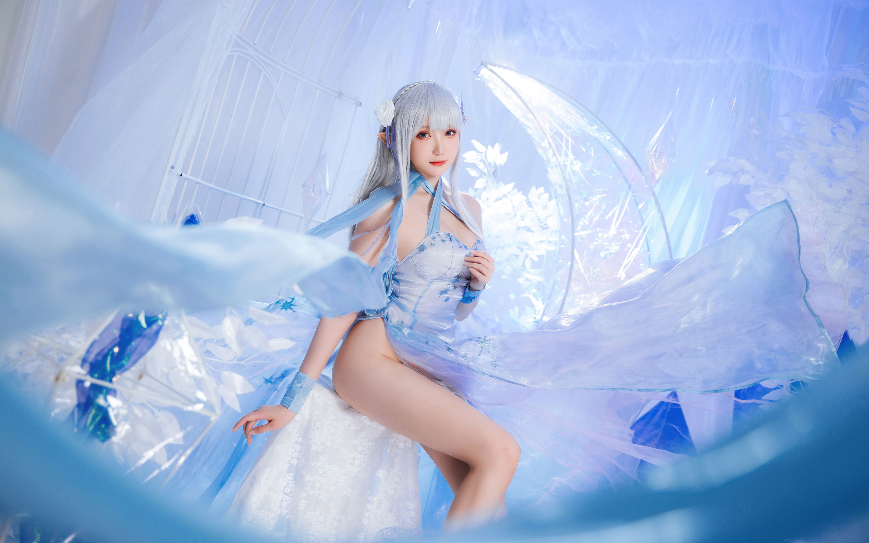 [福利COS] Coser瓜希酱福利 - 爱蜜莉雅 水晶礼服