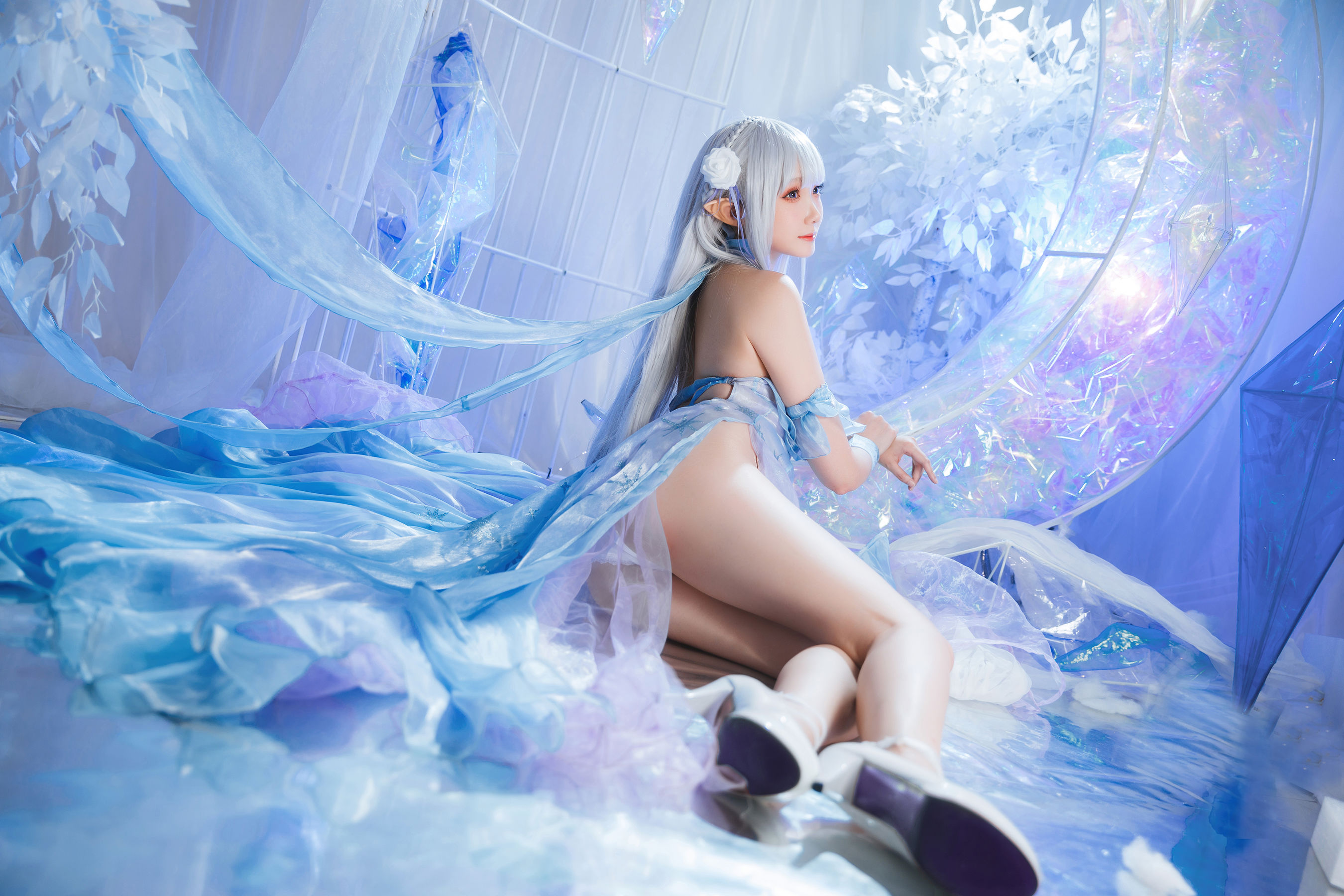 [福利COS] Coser瓜希酱福利 - 爱蜜莉雅 水晶礼服