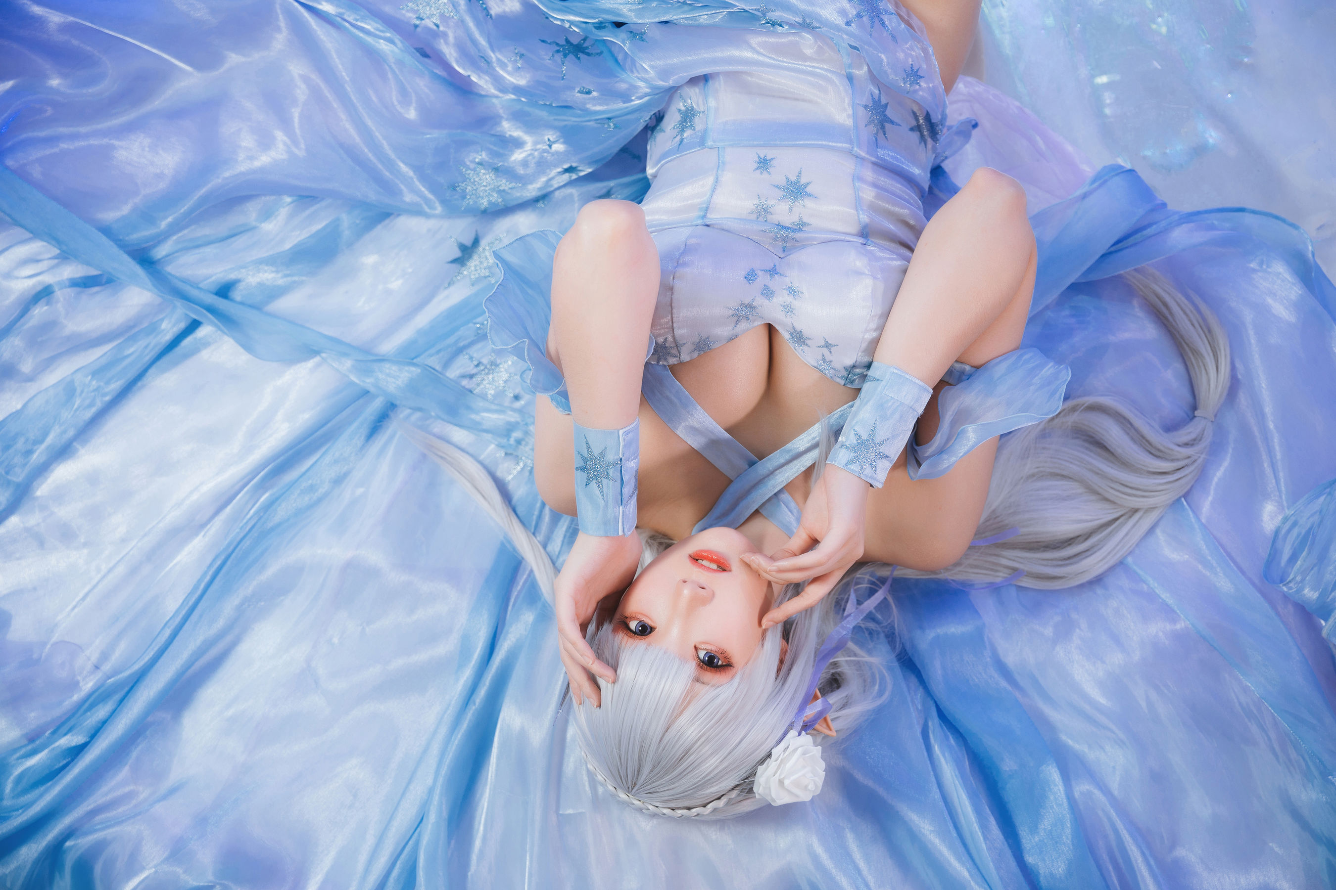 [福利COS] Coser瓜希酱福利 - 爱蜜莉雅 水晶礼服