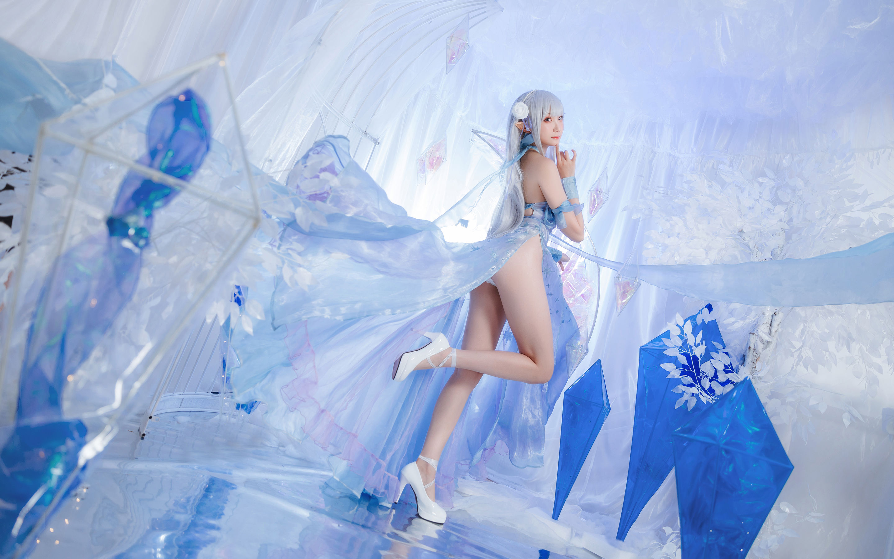 [福利COS] Coser瓜希酱福利 - 爱蜜莉雅 水晶礼服