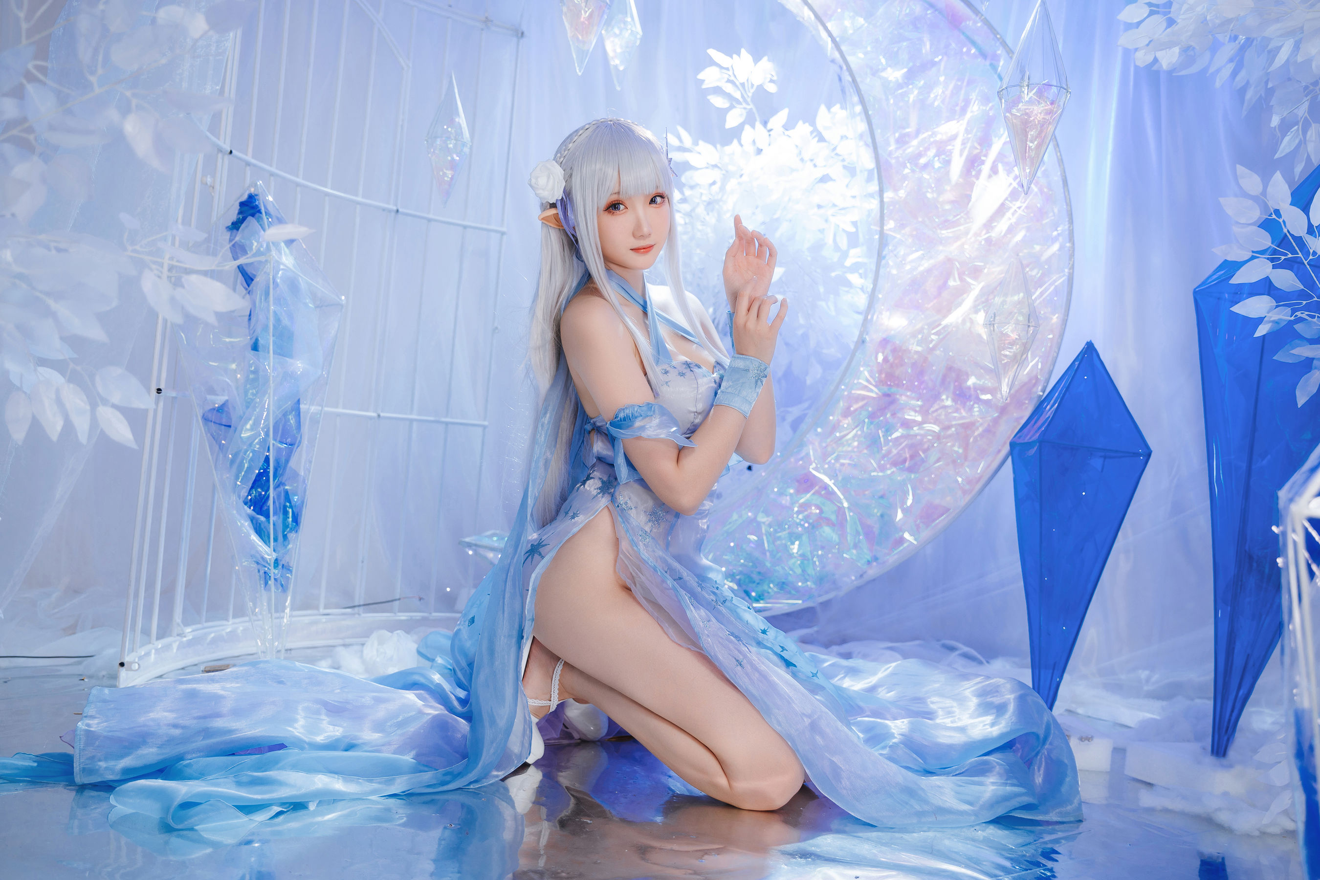 [福利COS] Coser瓜希酱福利 - 爱蜜莉雅 水晶礼服