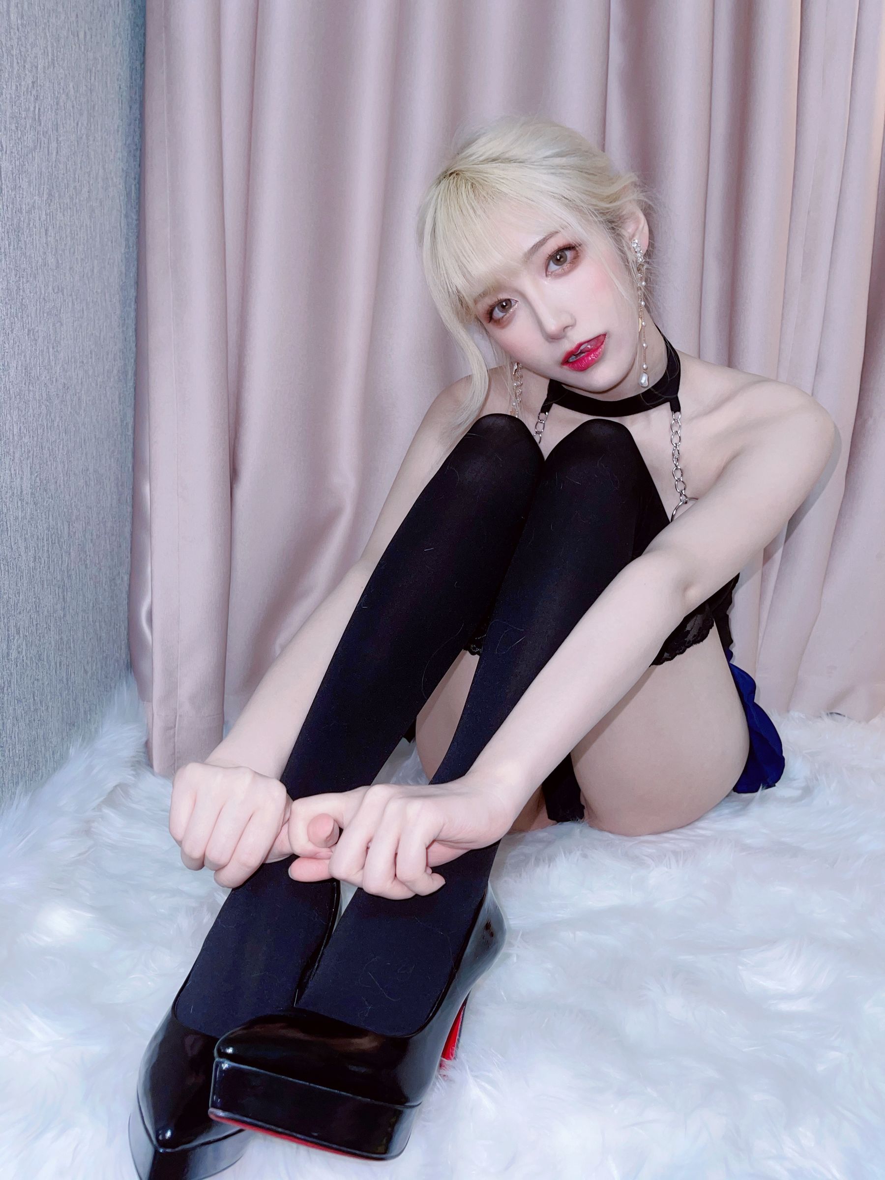 [福利COS] 人气Coser啾小妍 - 金发芭比