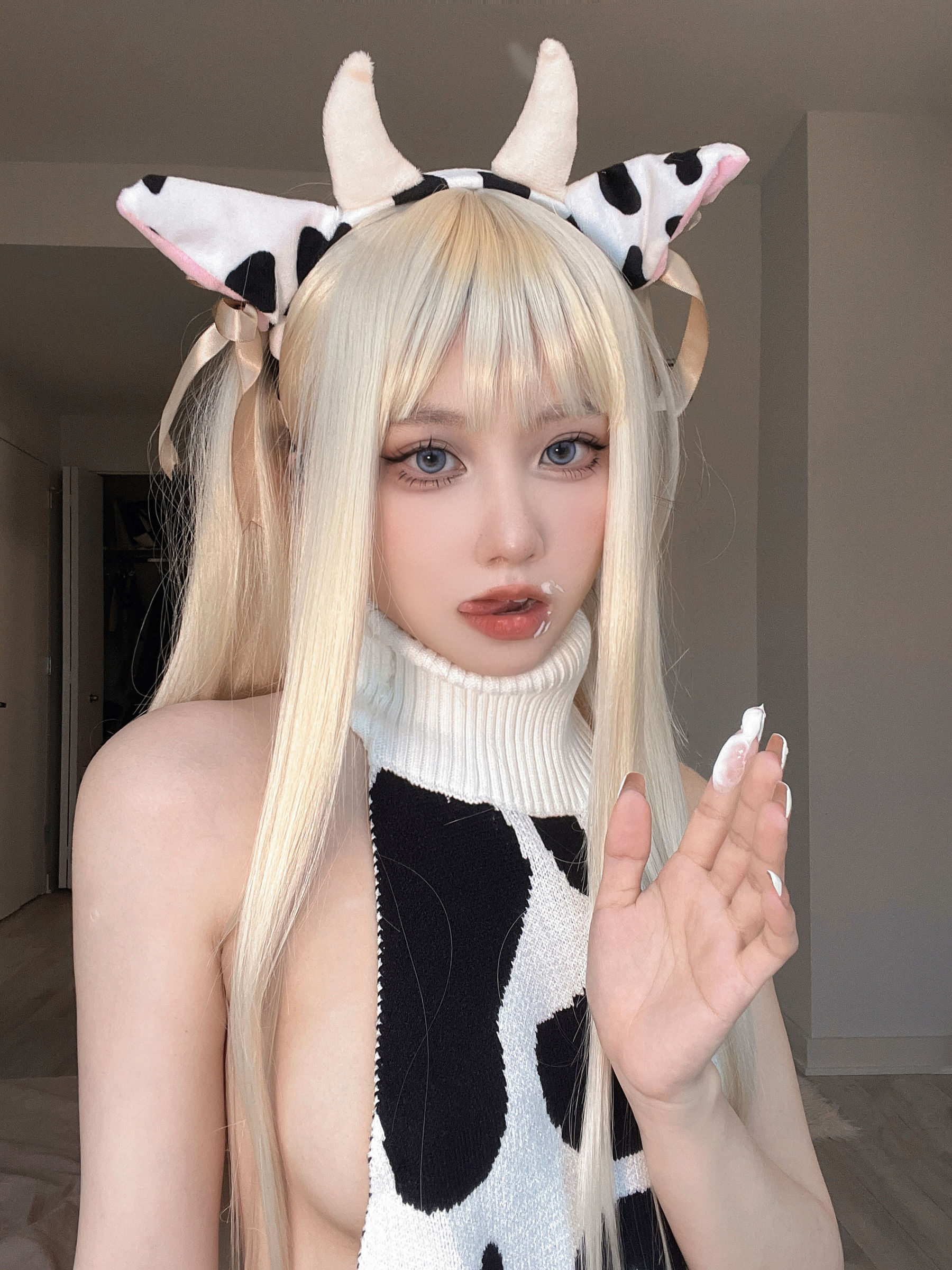 [福利COS] 动漫博主果咩酱w - 小奶牛