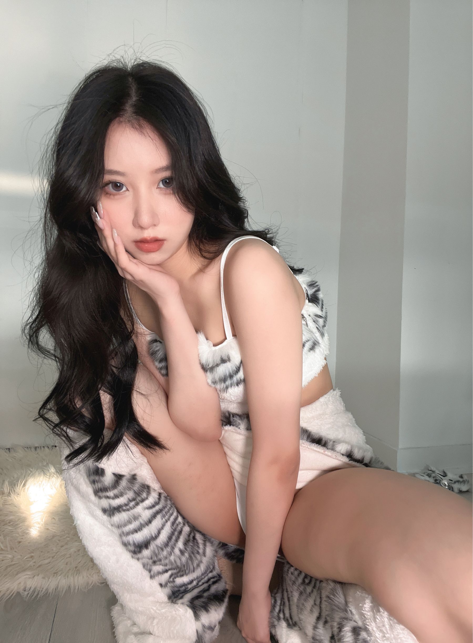 [福利COS] 动漫博主果咩酱w - 小老虎