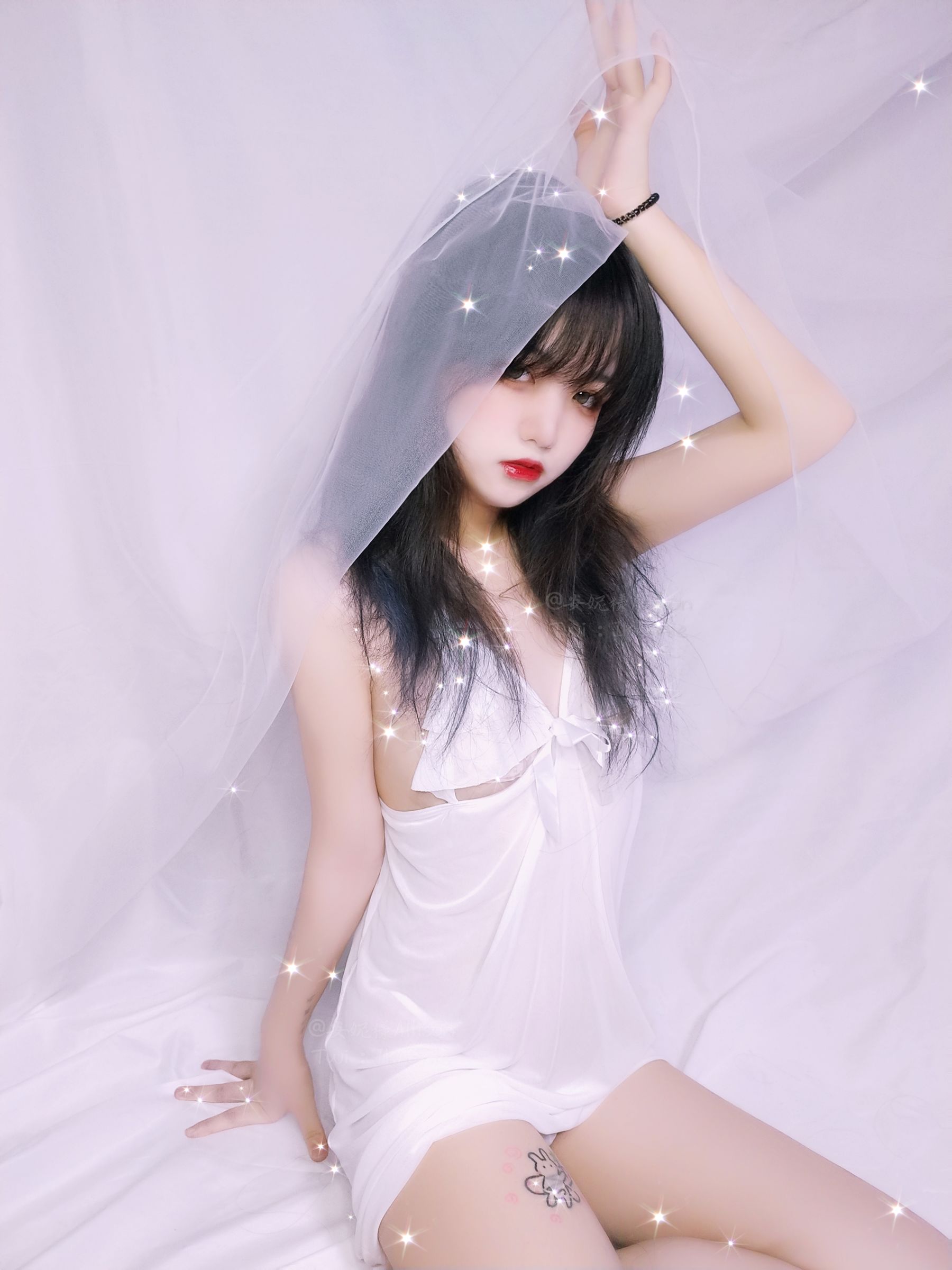 [福利COS] 安妮 - 白色睡衣