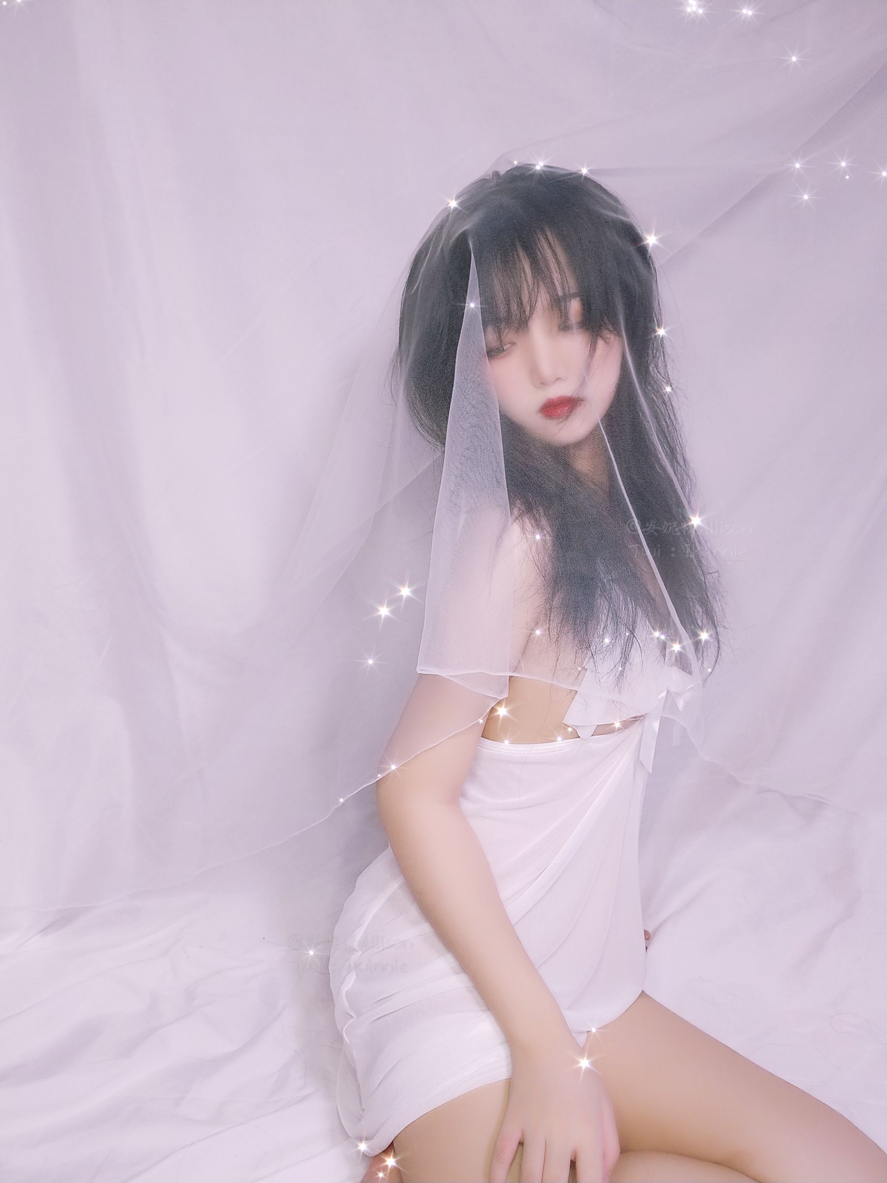 [福利COS] 安妮 - 白色睡衣