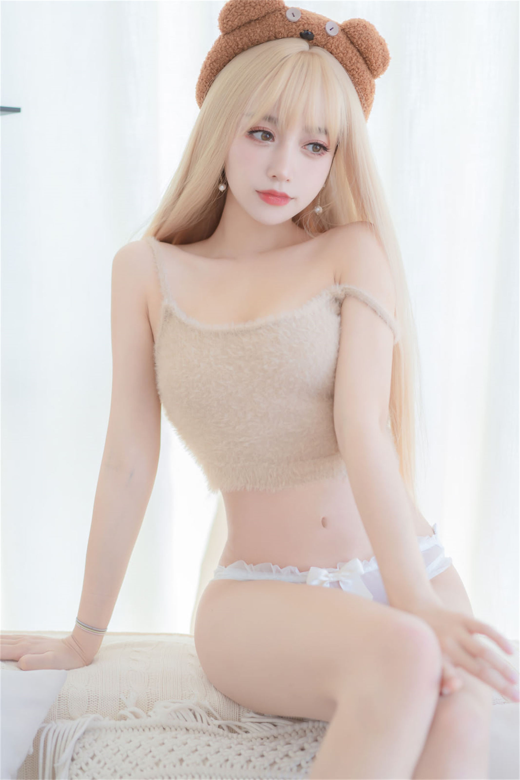 [福利COS] 斗鱼米线线sama写真 - 小熊软糖