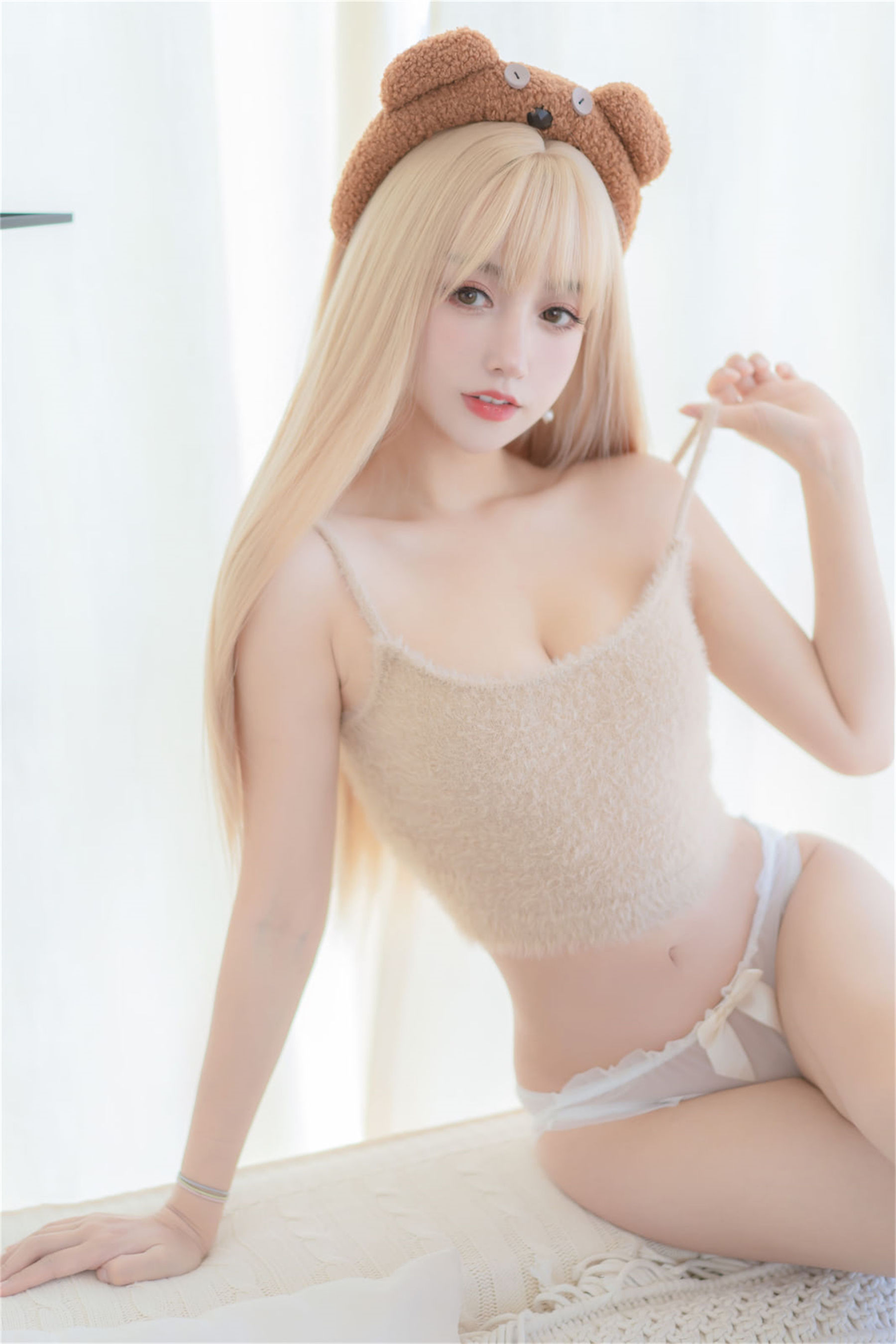 [福利COS] 斗鱼米线线sama写真 - 小熊软糖