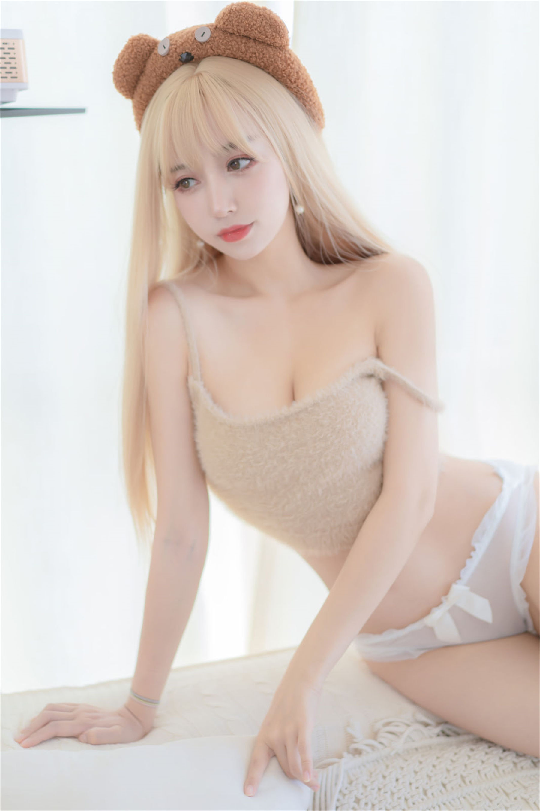 [福利COS] 斗鱼米线线sama写真 - 小熊软糖