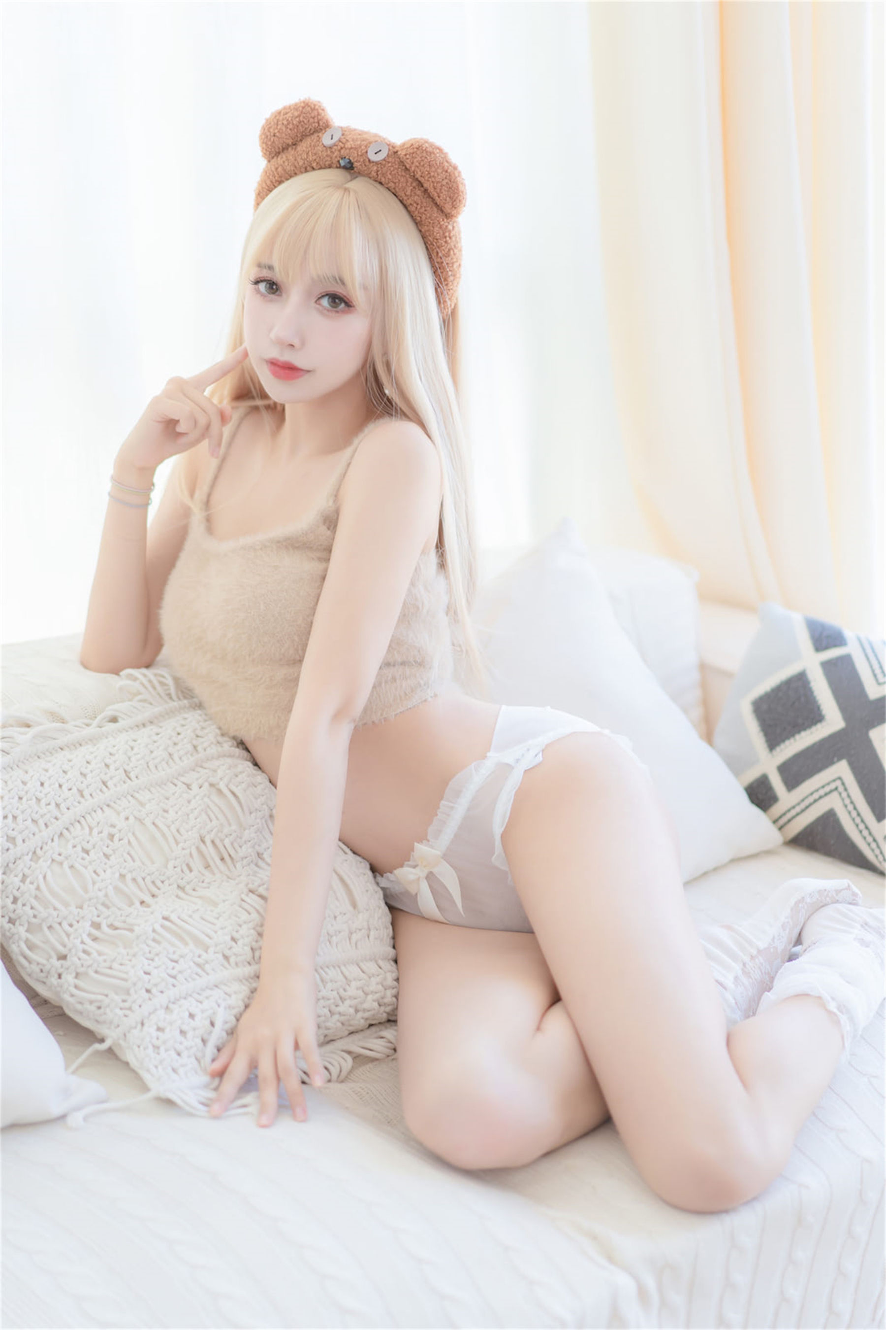 [福利COS] 斗鱼米线线sama写真 - 小熊软糖