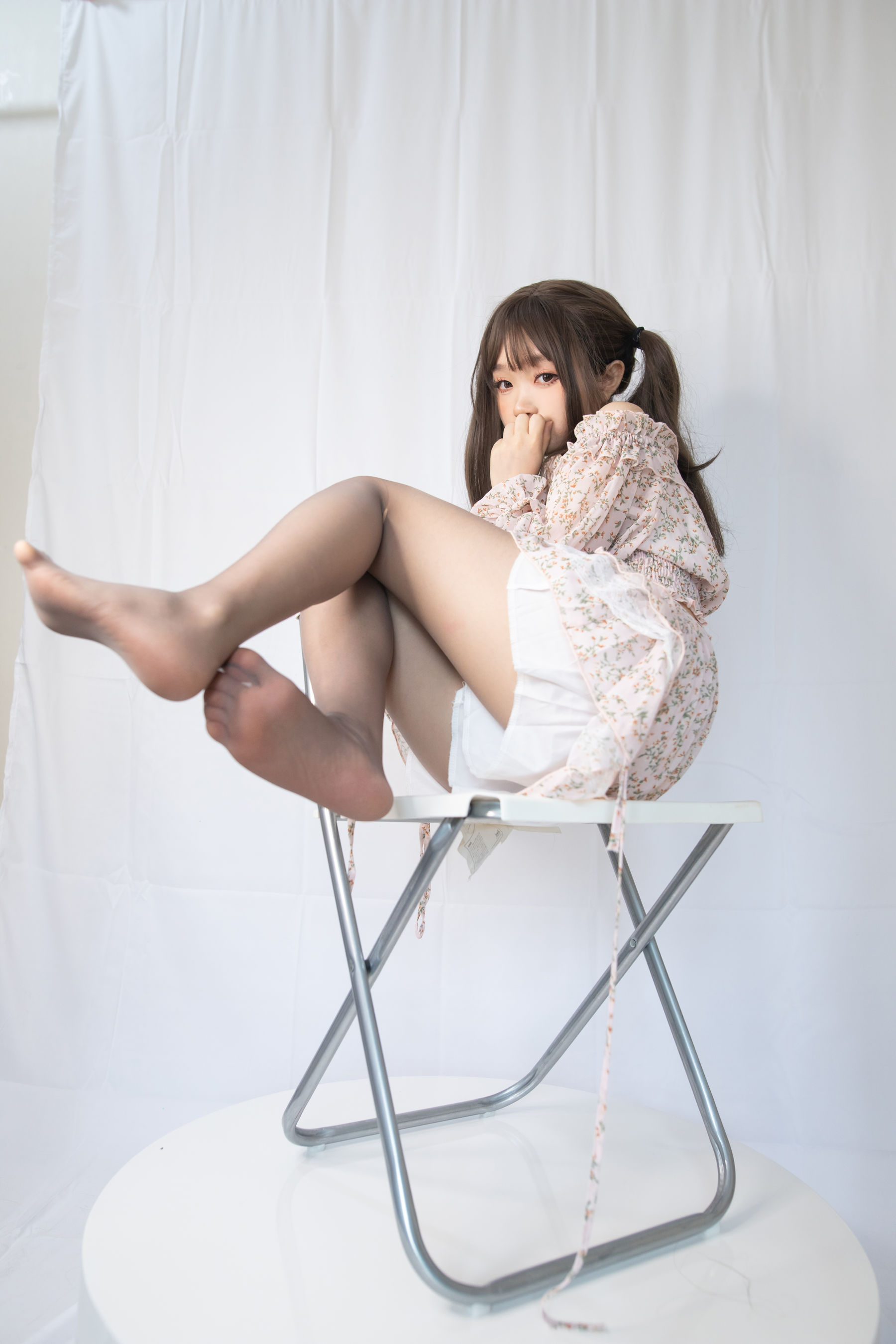 [福利COS] 神沢永莉 - 灰丝花裙子