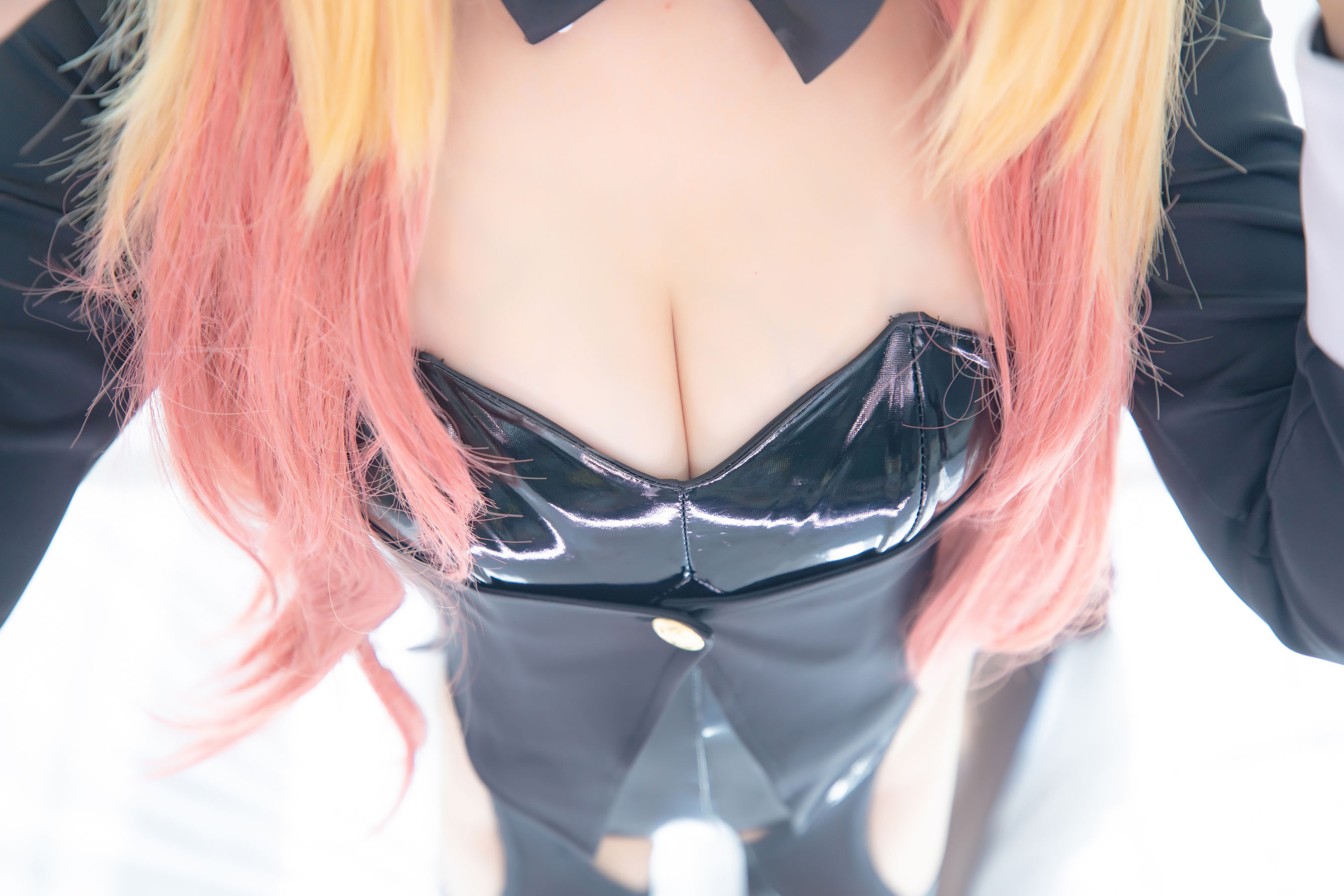 [福利COS] 萝莉神楽板真冬 之海梦兔女郎