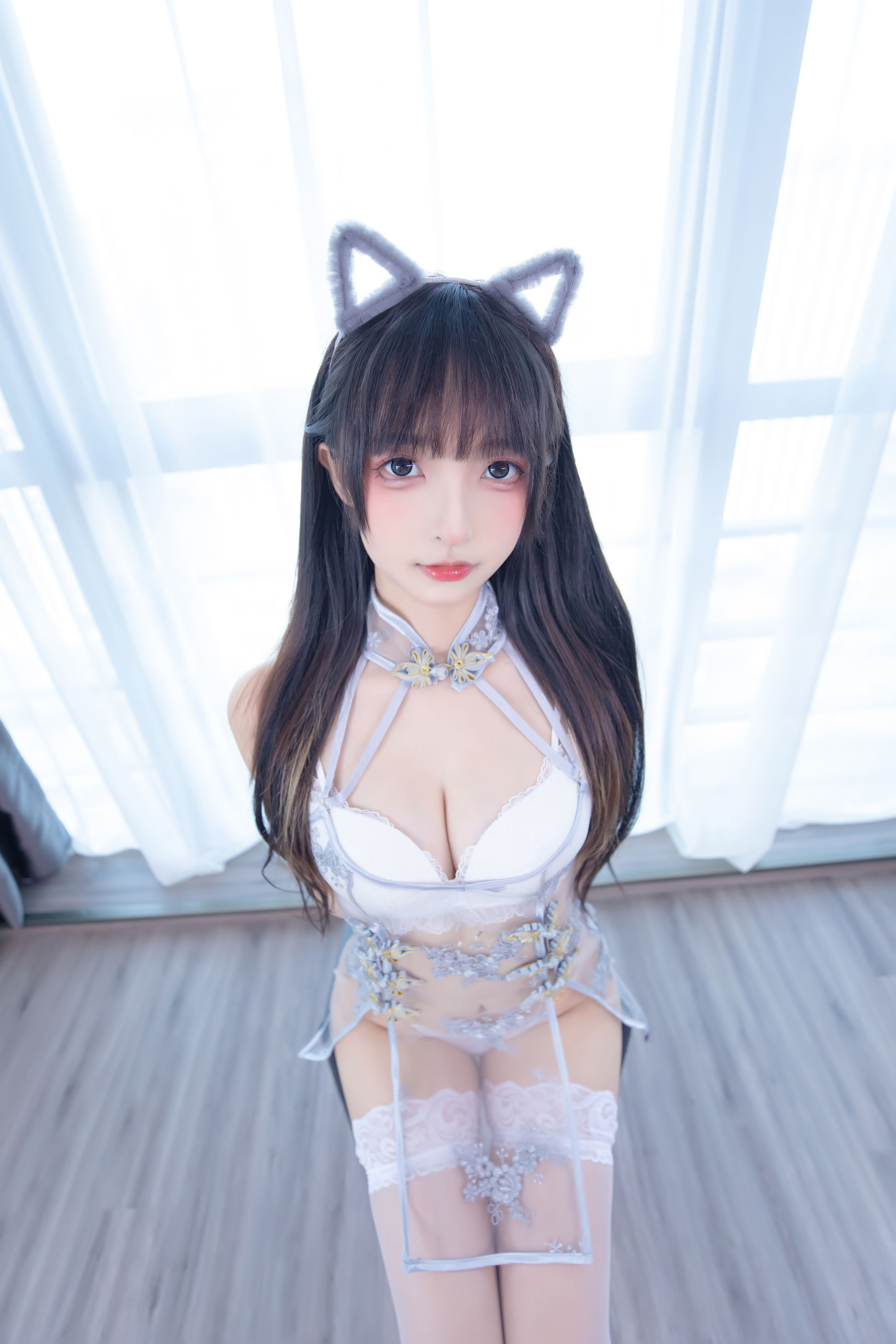 [福利COS] 萝莉神楽板真冬 之羞涩喵喵