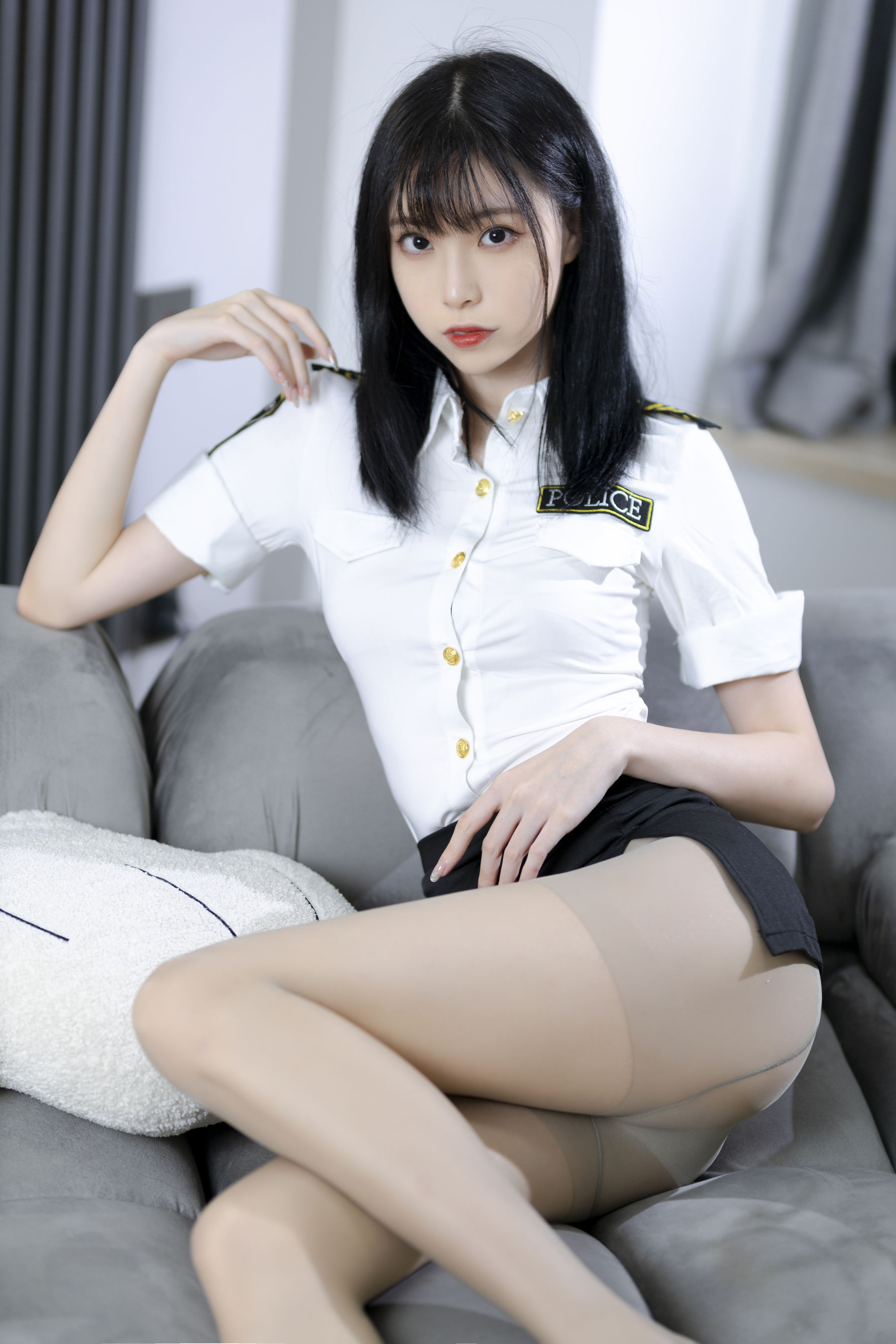 [福利COS] 许岚(叁月life) - 灰丝制服