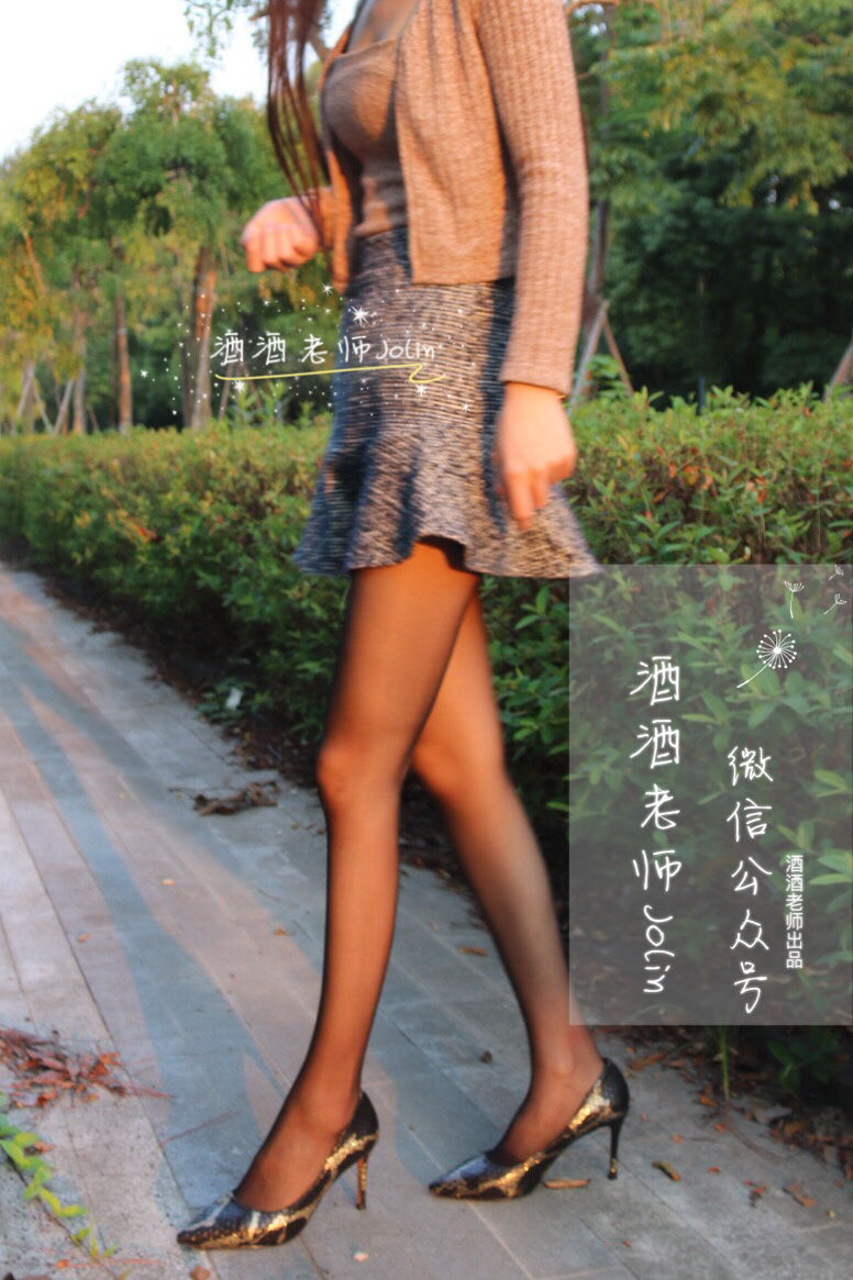 [福利COS] 酒酒老师 - 丝袜说，要有光