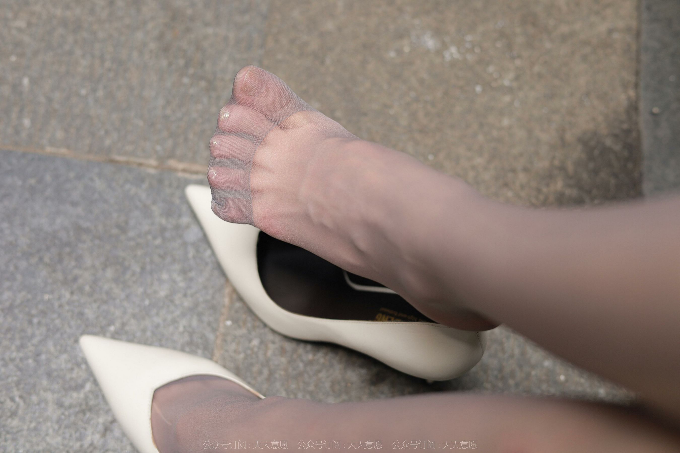 [IESS异思趣向] 团团 灰丝蓝色短裙