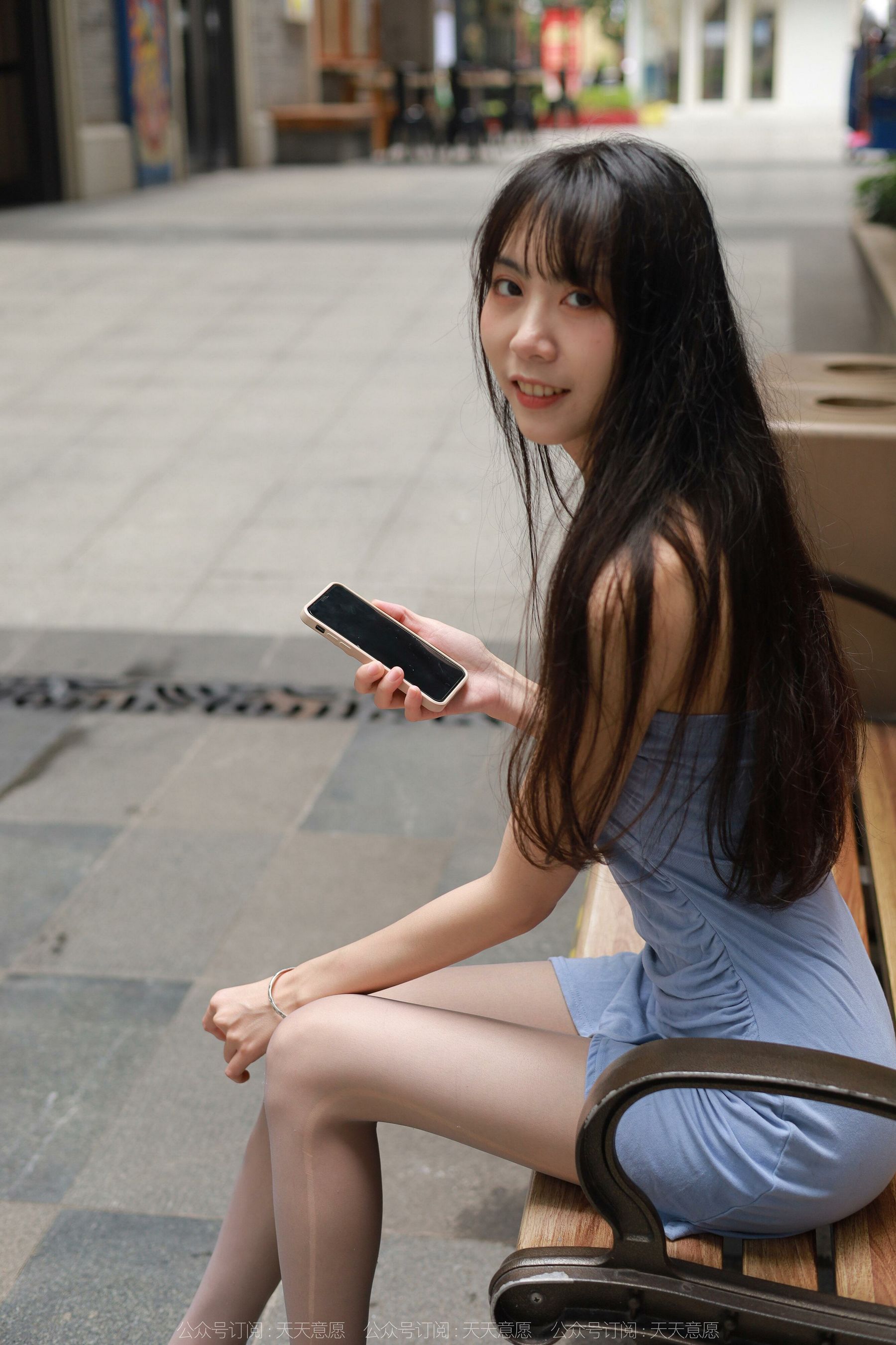 [IESS异思趣向] 团团 灰丝蓝色短裙