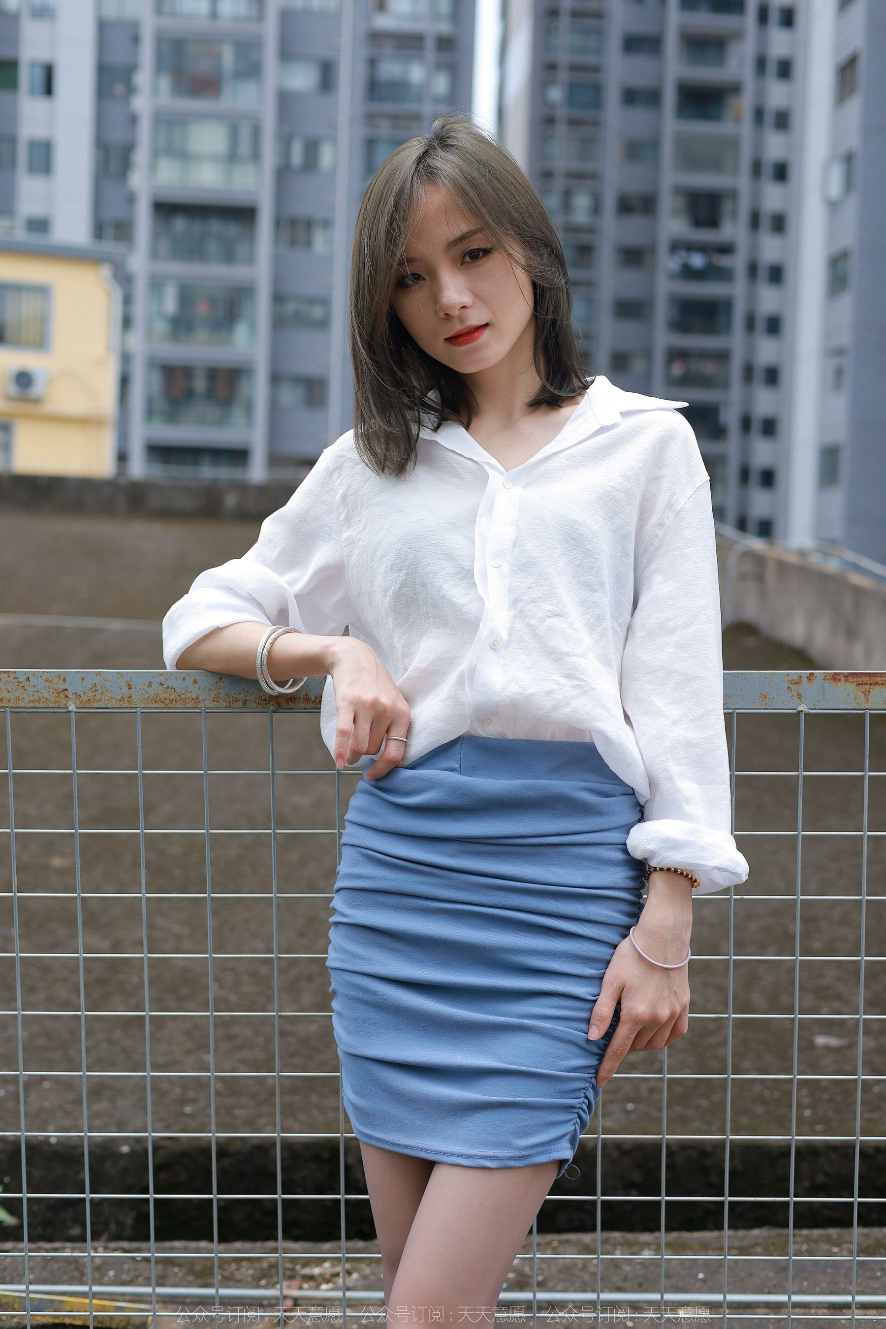 [IESS异思趣向] 小六 蓝鞋灰丝