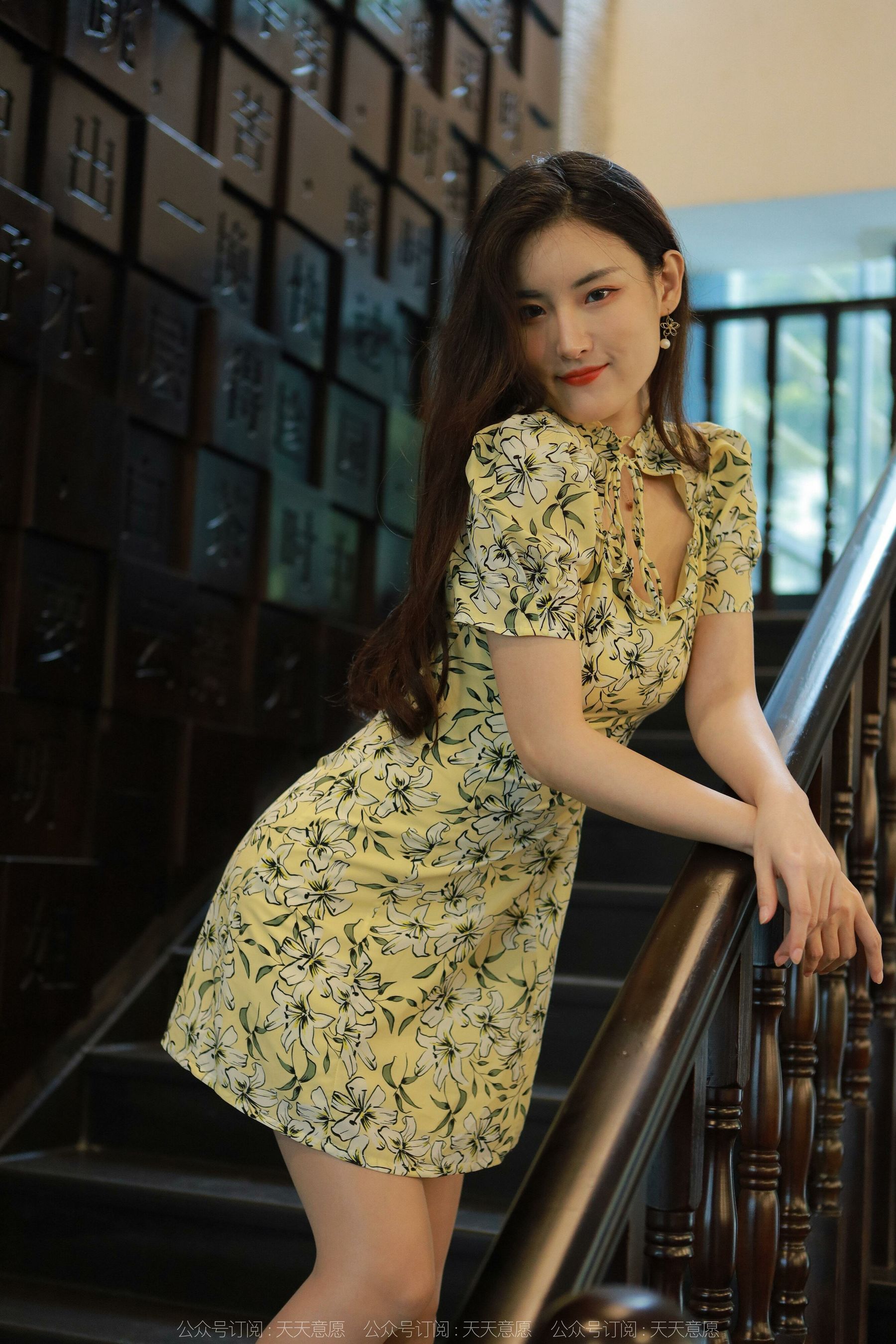 [IESS异思趣向] 小宝 长腿连衣裙