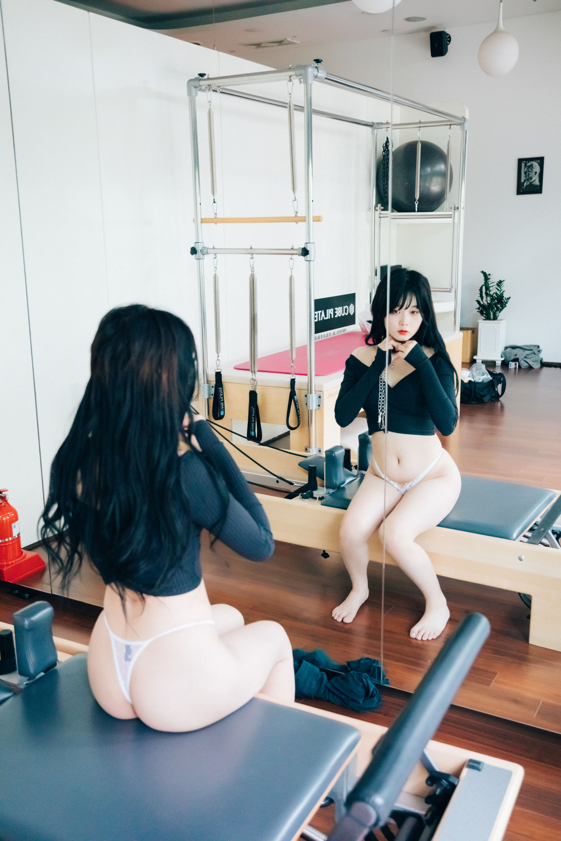 [LOOZY]  Zia - Pilates instructor