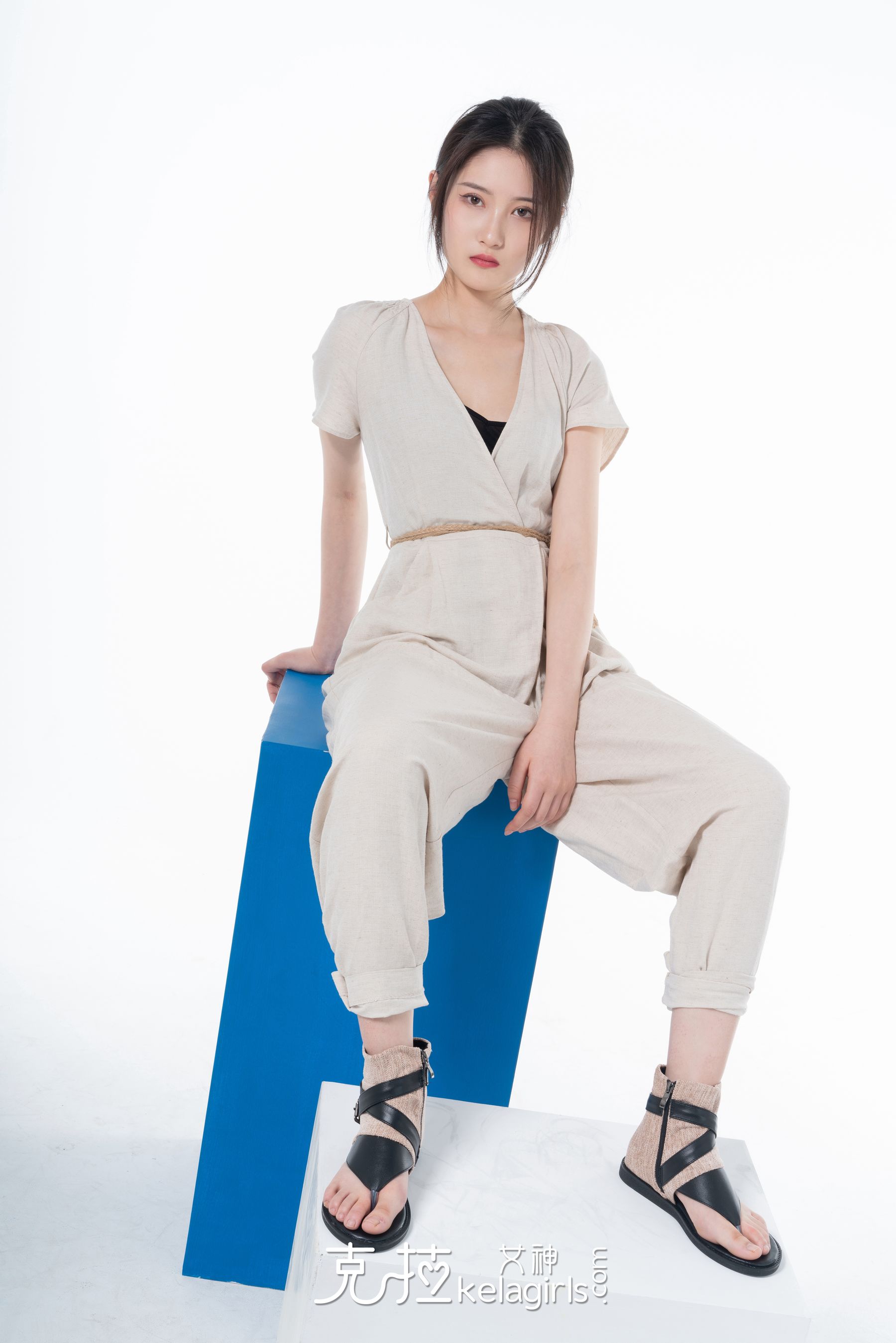 [克拉女神Kelagirls]  嘉萌 脱鞋量脚