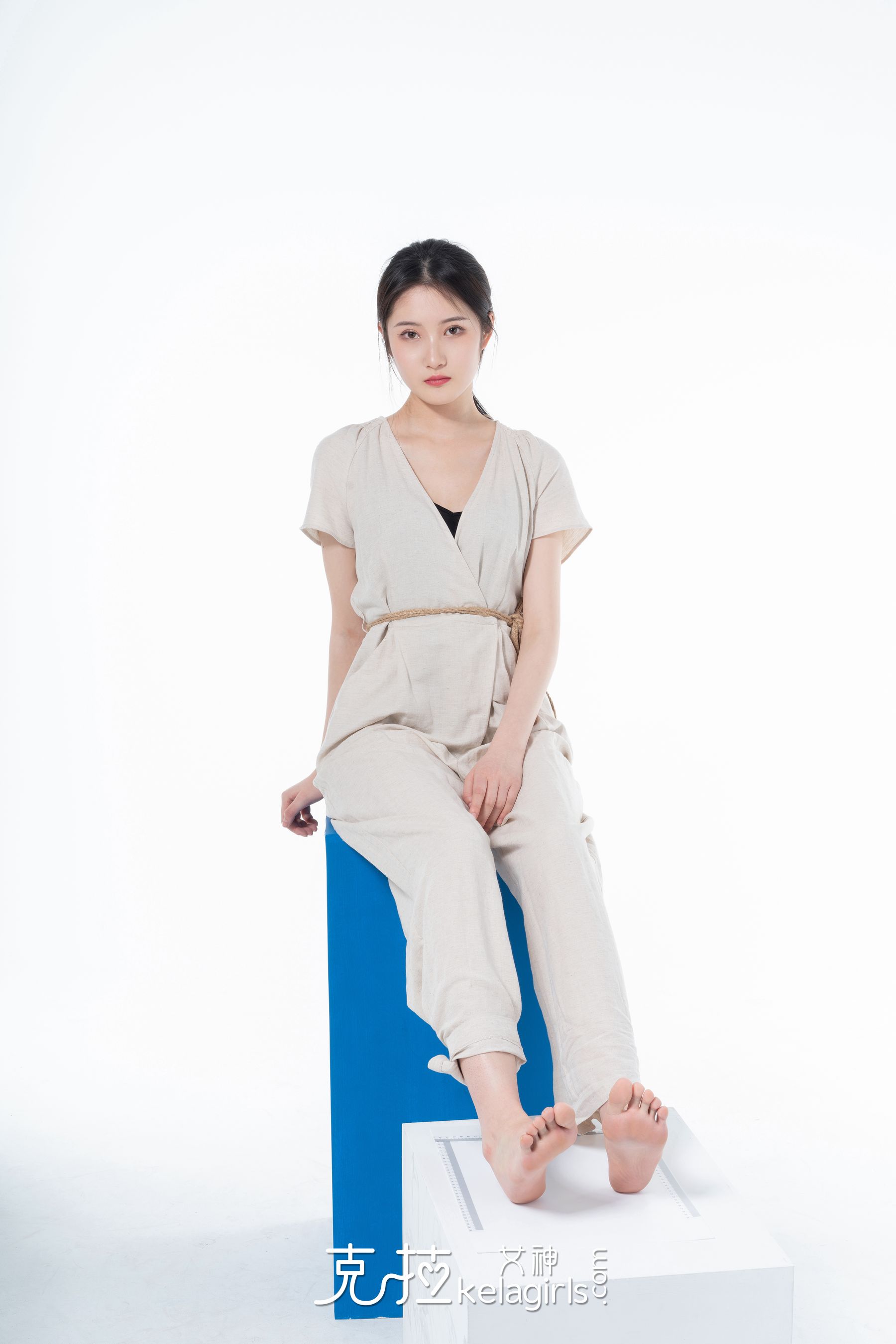 [克拉女神Kelagirls]  嘉萌 脱鞋量脚