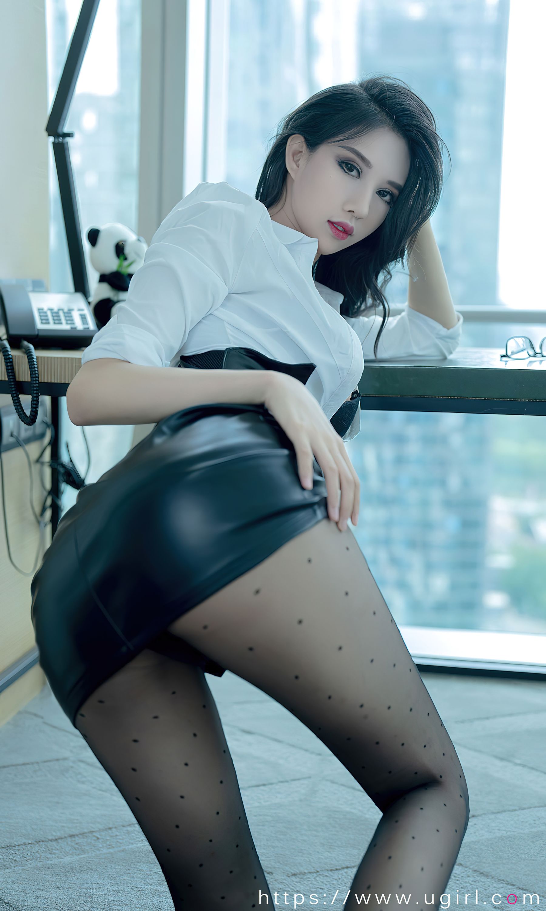 [爱尤物Ugirls] No.2412 葛征 黑丝心跳