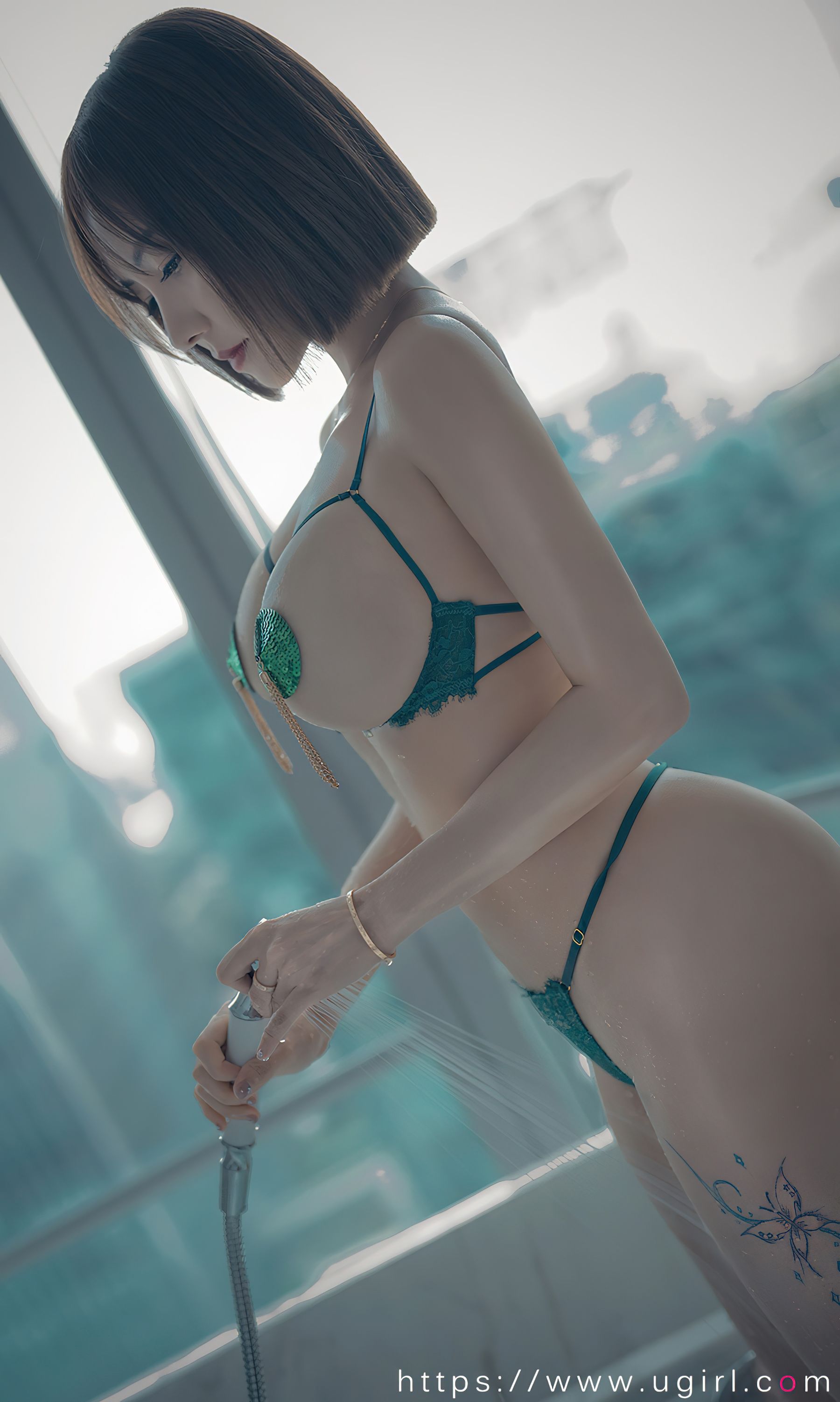 [爱尤物Ugirls] No.2420 果儿Victoria 薄荷清酒