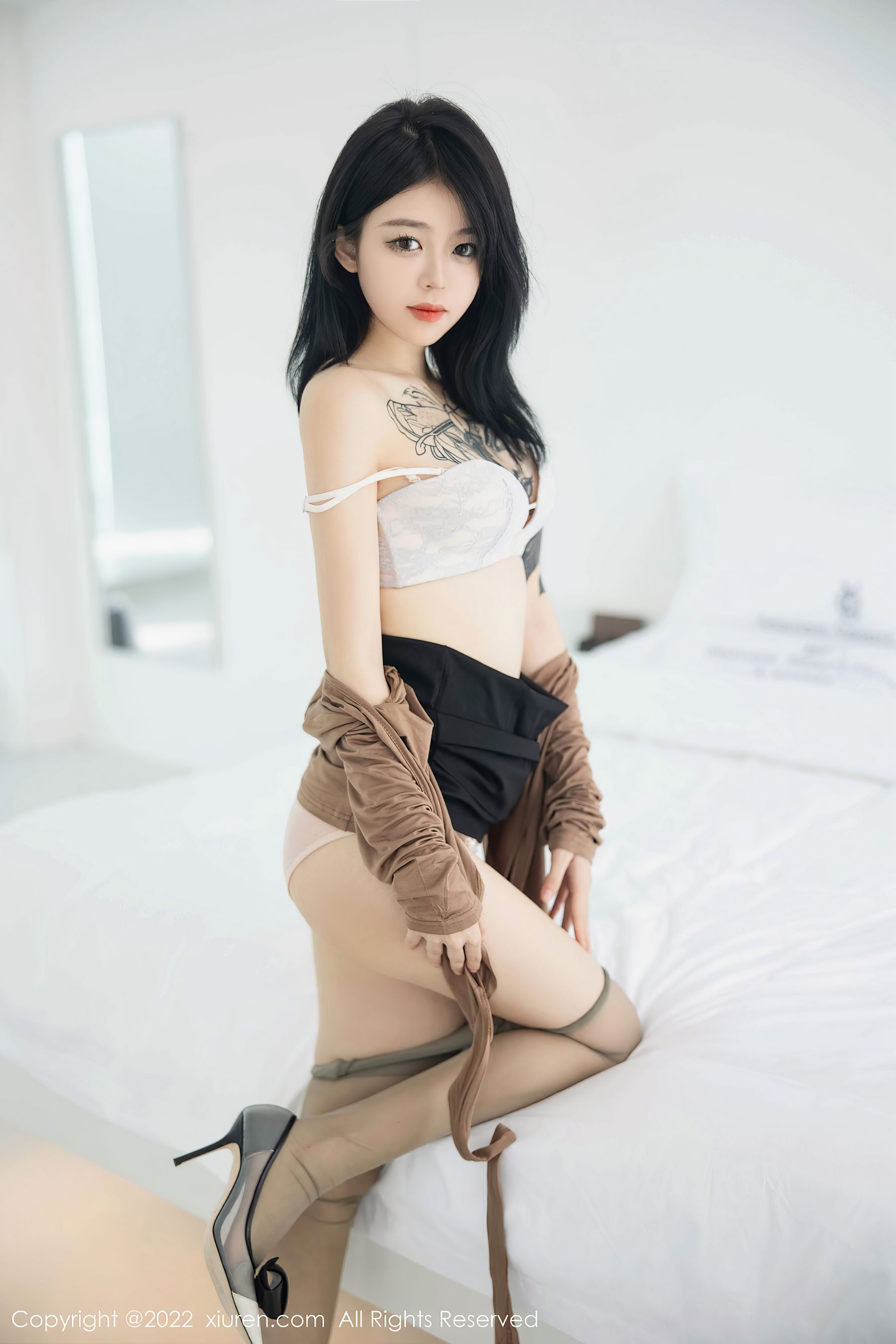 [秀人XiuRen] No.5587 奶瓶