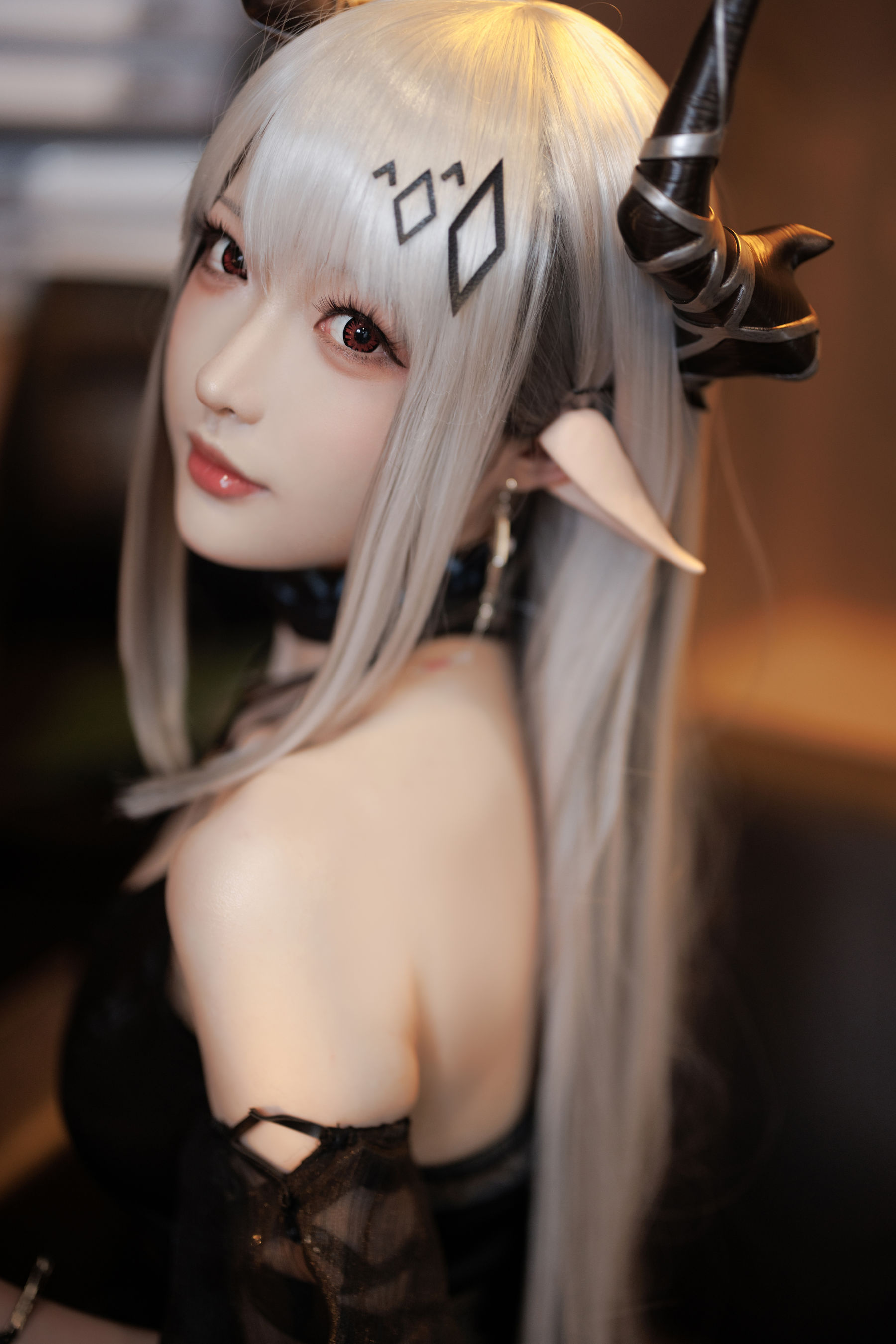 [福利COS] Coser小姐姐南宫 - 泥岩 礼服
