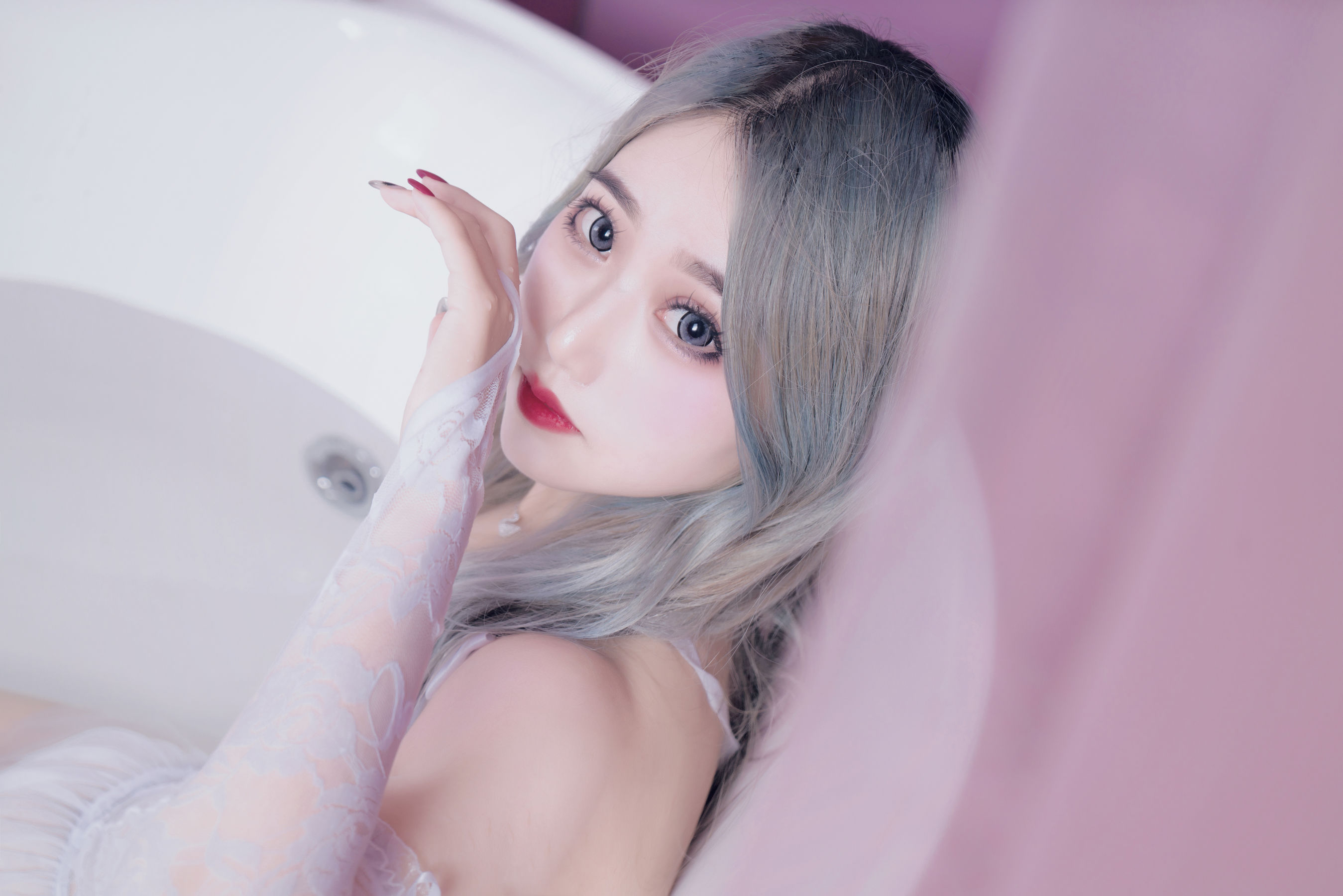 [福利COS] eloise软软 - 入水蕾丝
