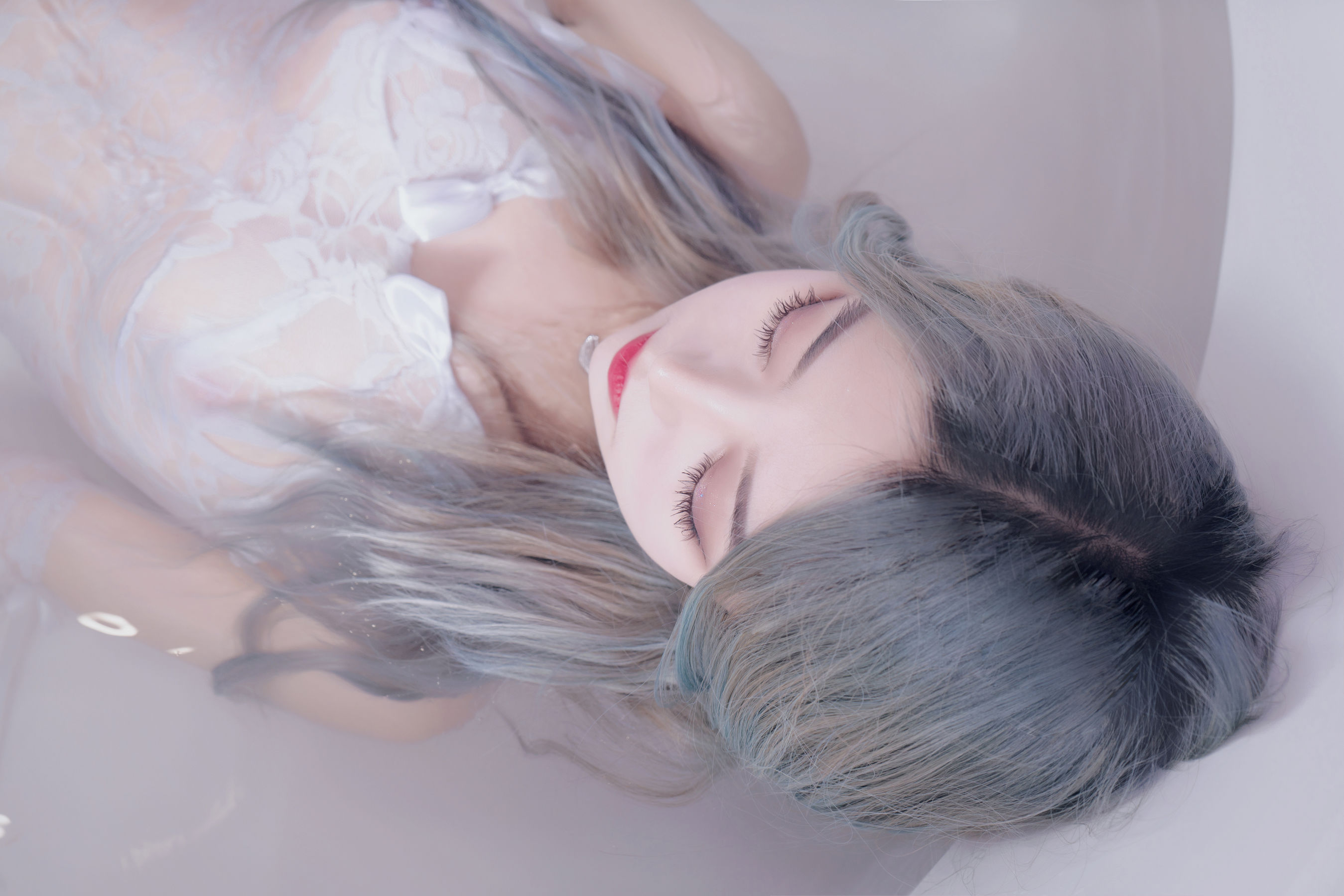 [福利COS] eloise软软 - 入水蕾丝