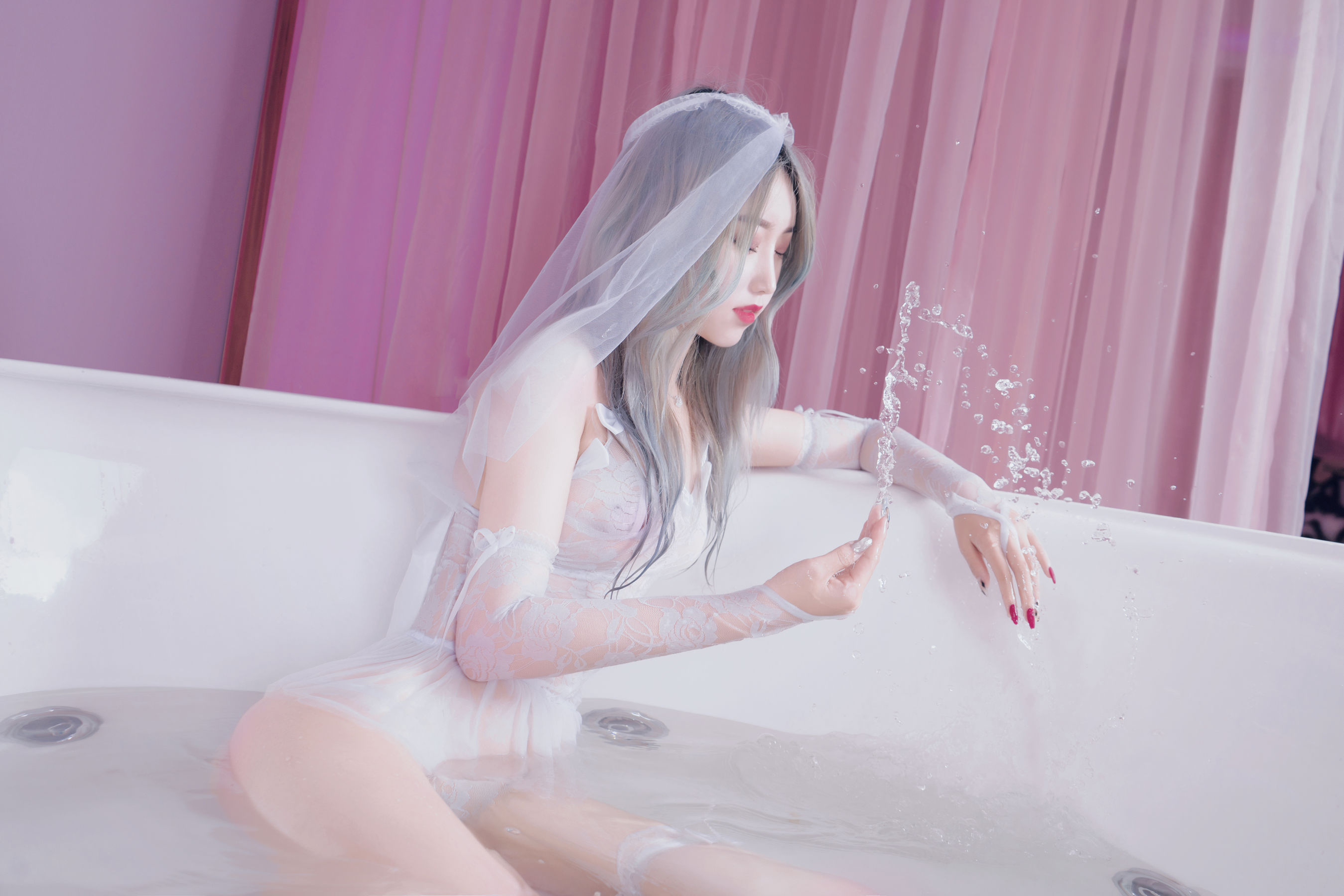 [福利COS] eloise软软 - 入水蕾丝