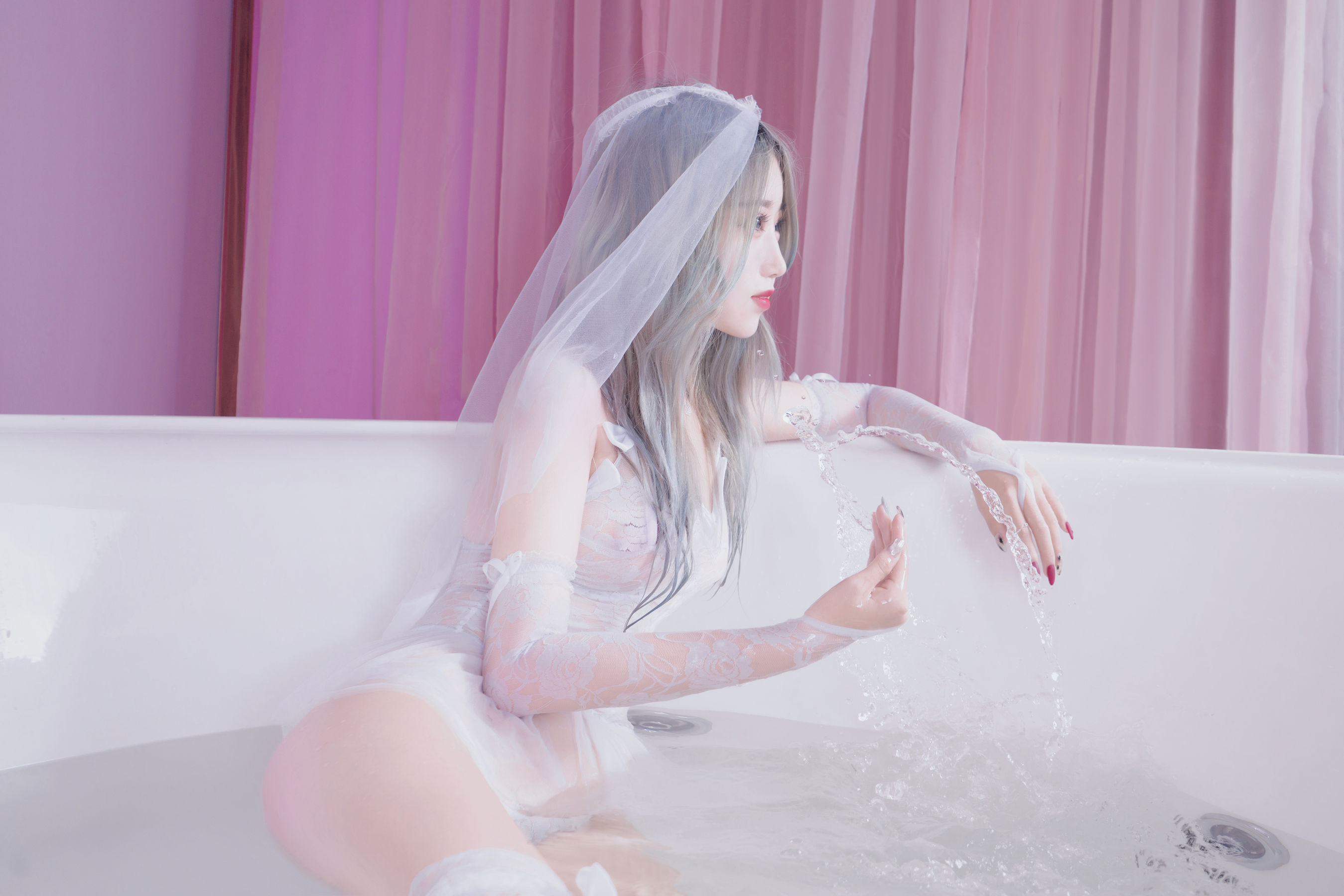 [福利COS] eloise软软 - 入水蕾丝