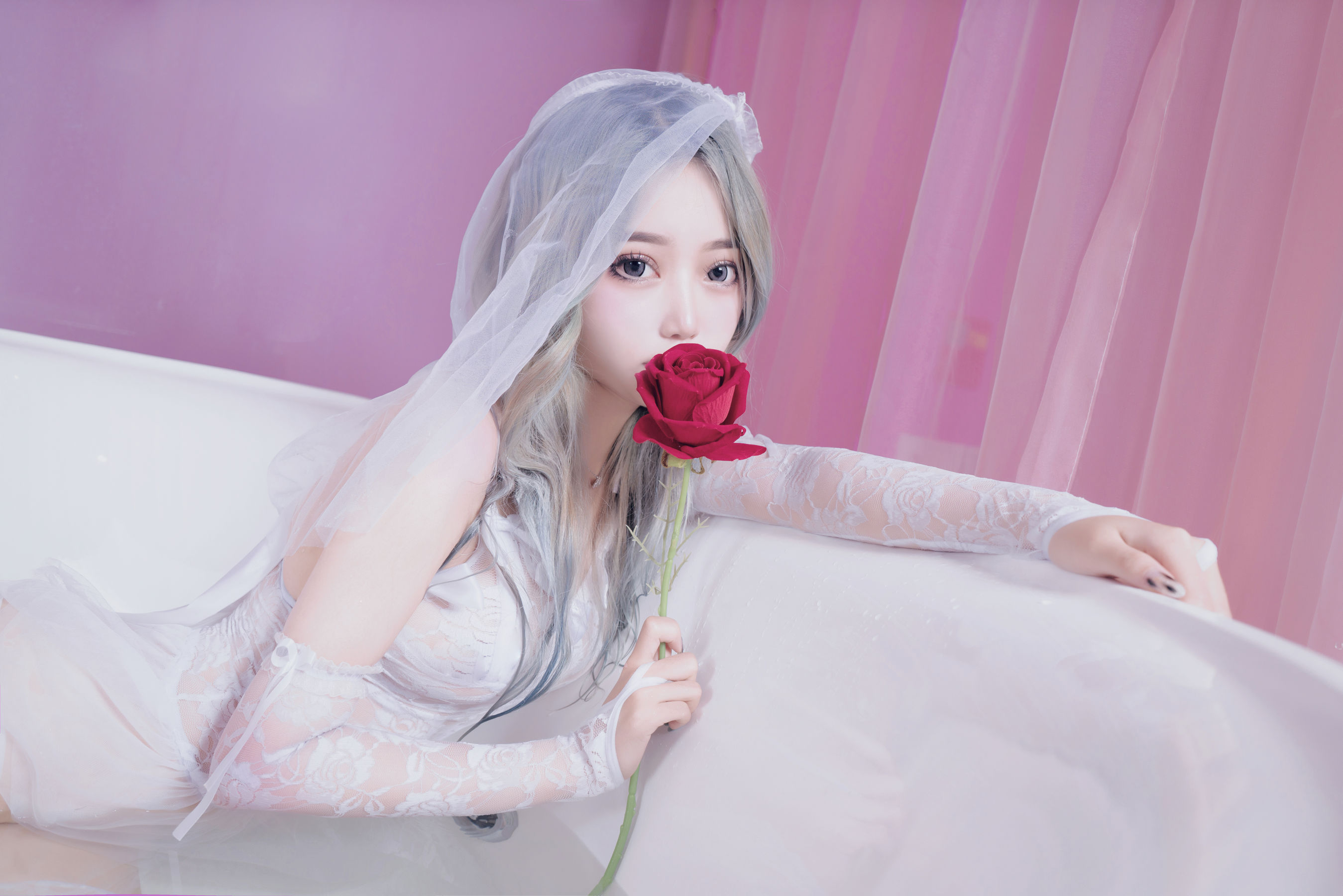 [福利COS] eloise软软 - 入水蕾丝