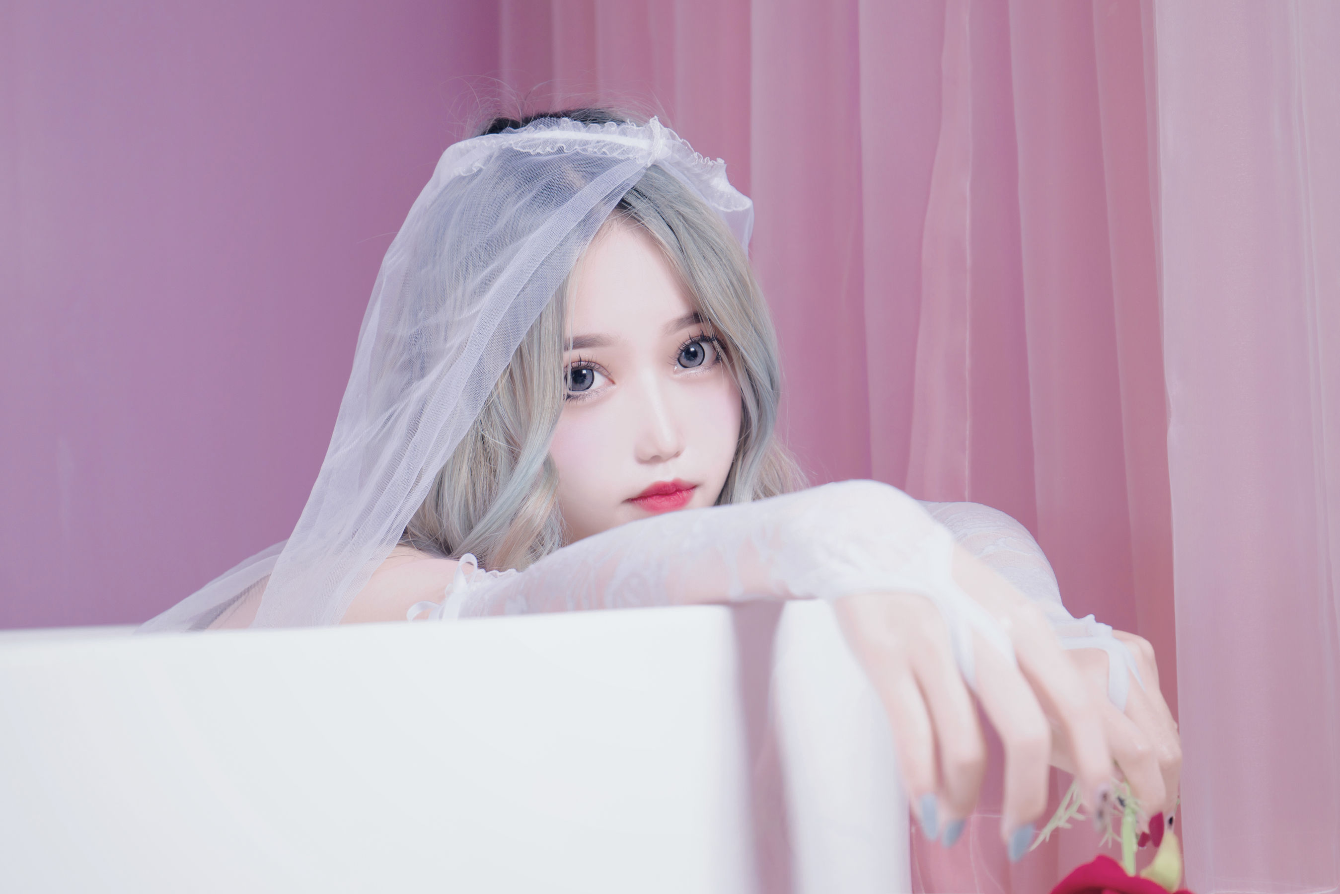 [福利COS] eloise软软 - 入水蕾丝
