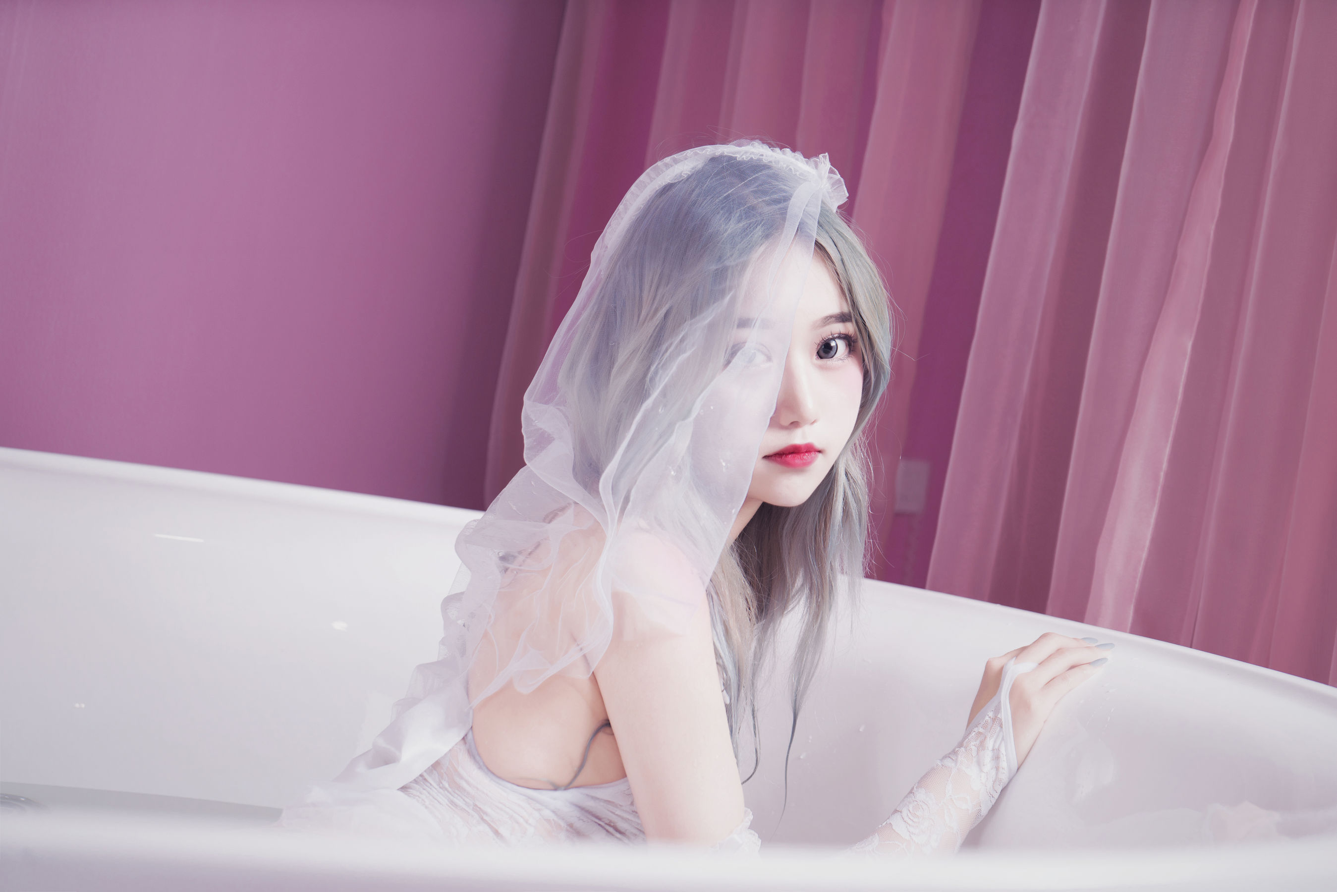 [福利COS] eloise软软 - 入水蕾丝