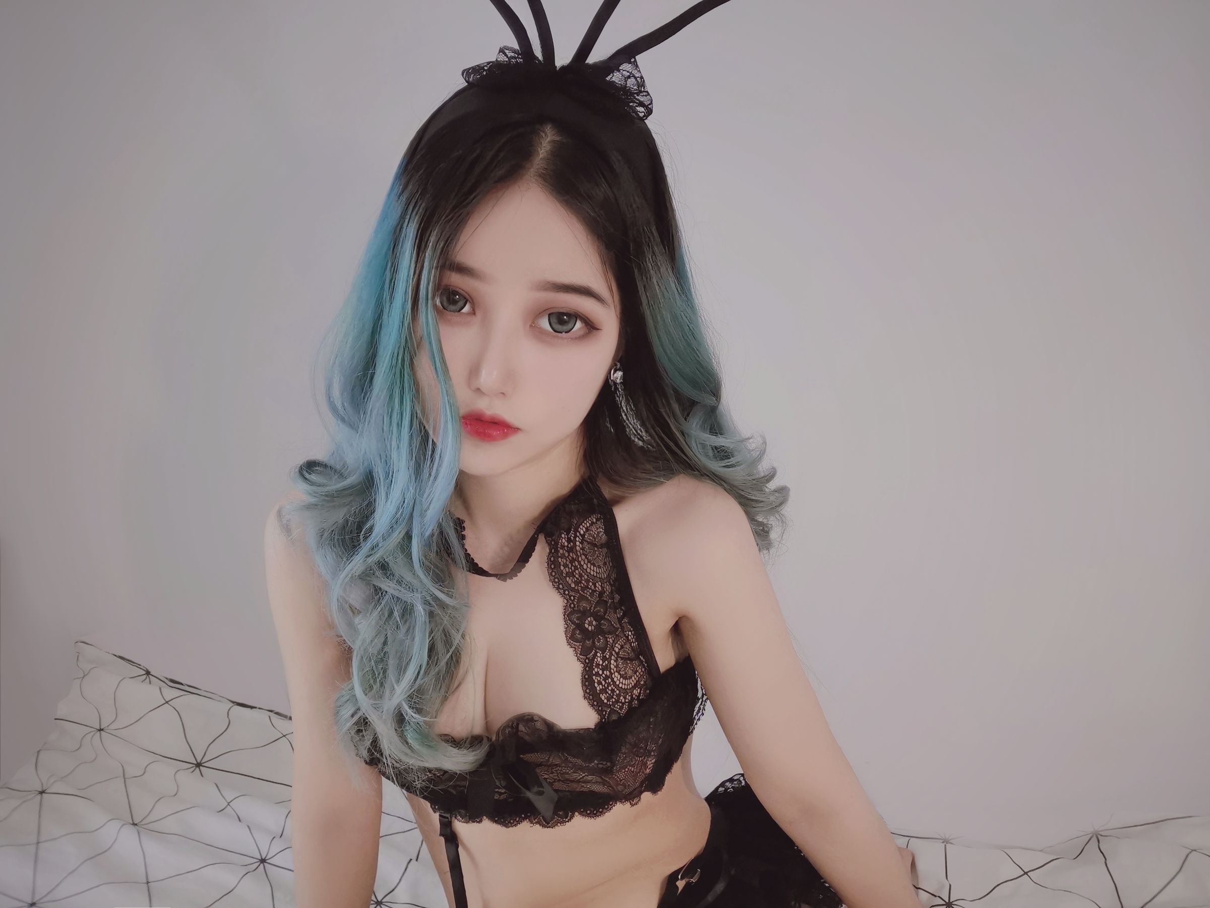 [福利COS] eloise软软 - 小粉盒黑兔子