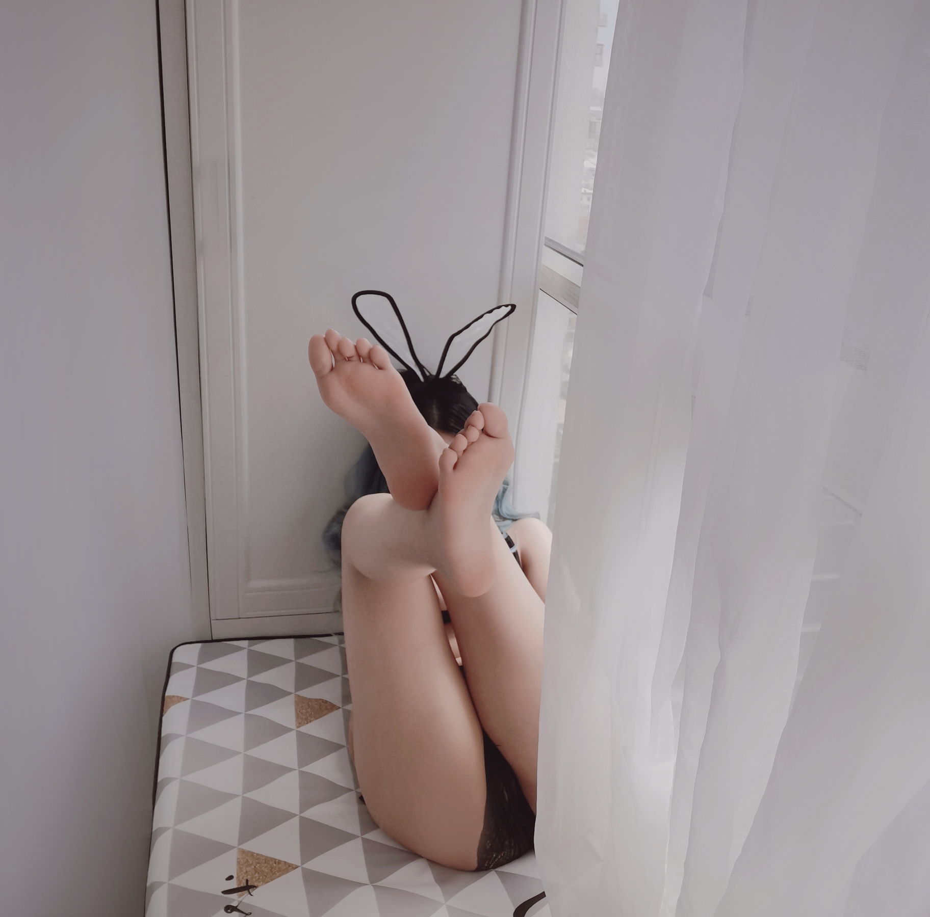 [福利COS] eloise软软 - 小粉盒黑兔子