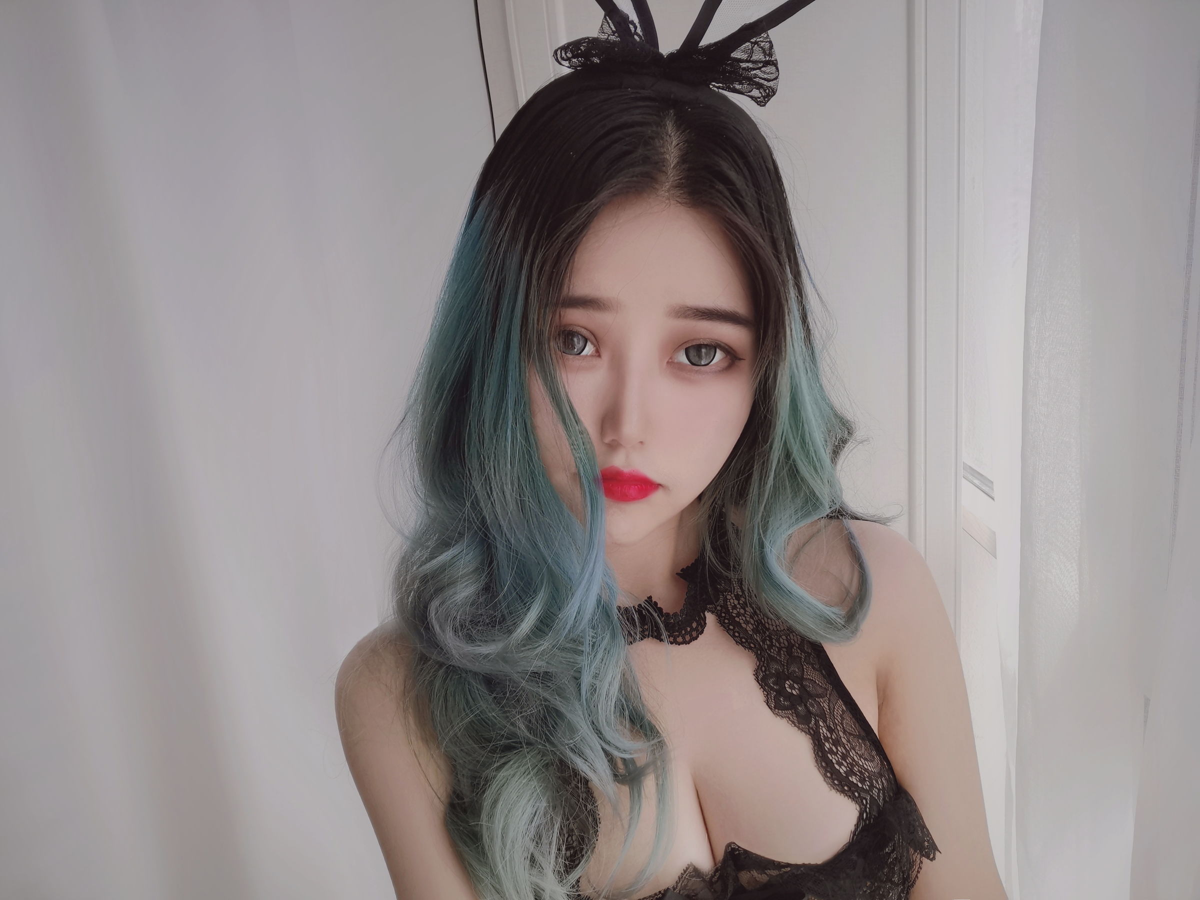 [福利COS] eloise软软 - 小粉盒黑兔子